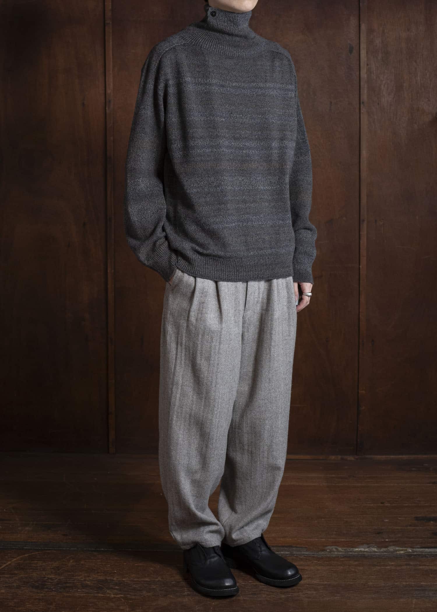 amachi. Gradation High Neck Knit AY17K-4077 Gray Beige