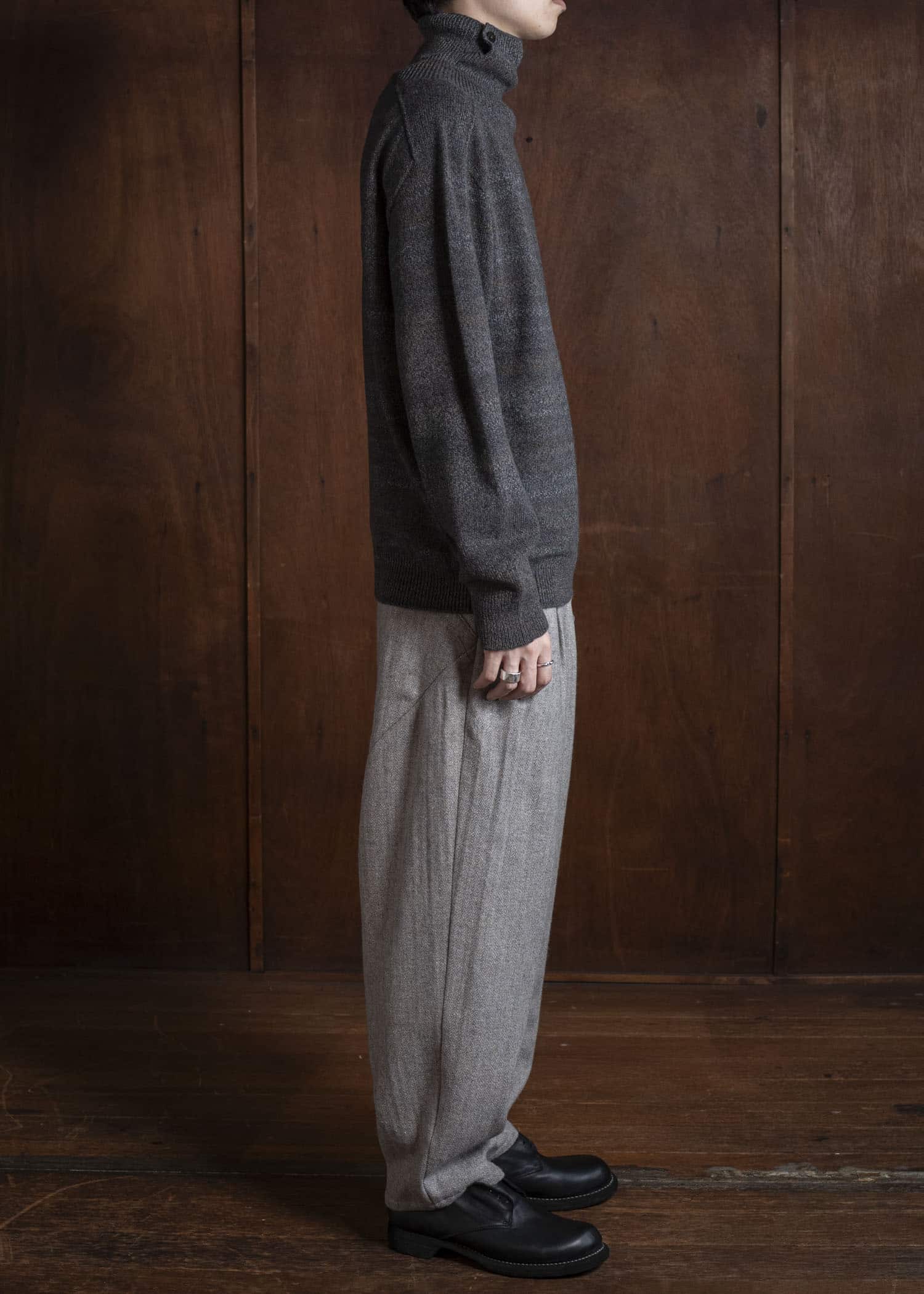 amachi. Gradation High Neck Knit AY17K-4077 Gray Beige