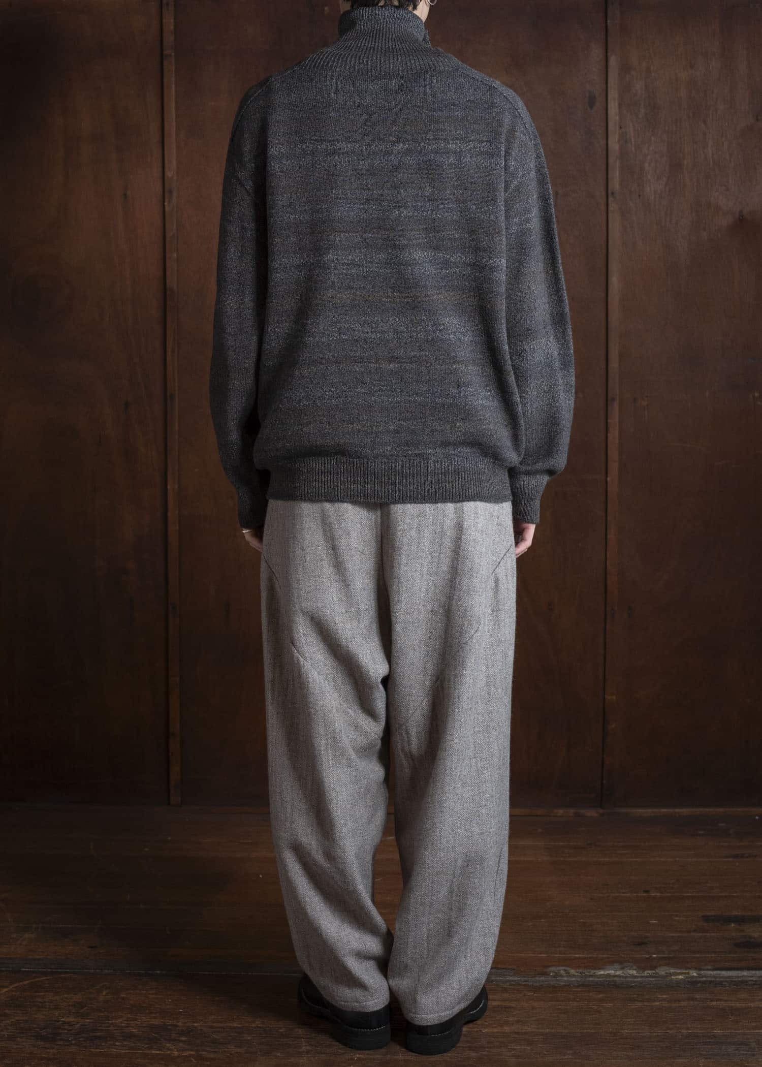 amachi. Gradation High Neck Knit AY17K-4077 Gray Beige