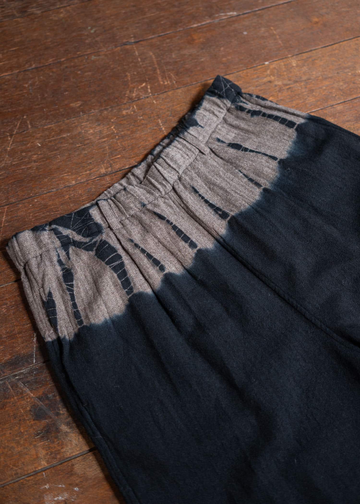 SUZUSAN Wool Cashmere Herri Ngbone Drawstring W Ide Pants Tesuji Shibori Fragment Black X Muddy Brown 5041WNK-021-1010