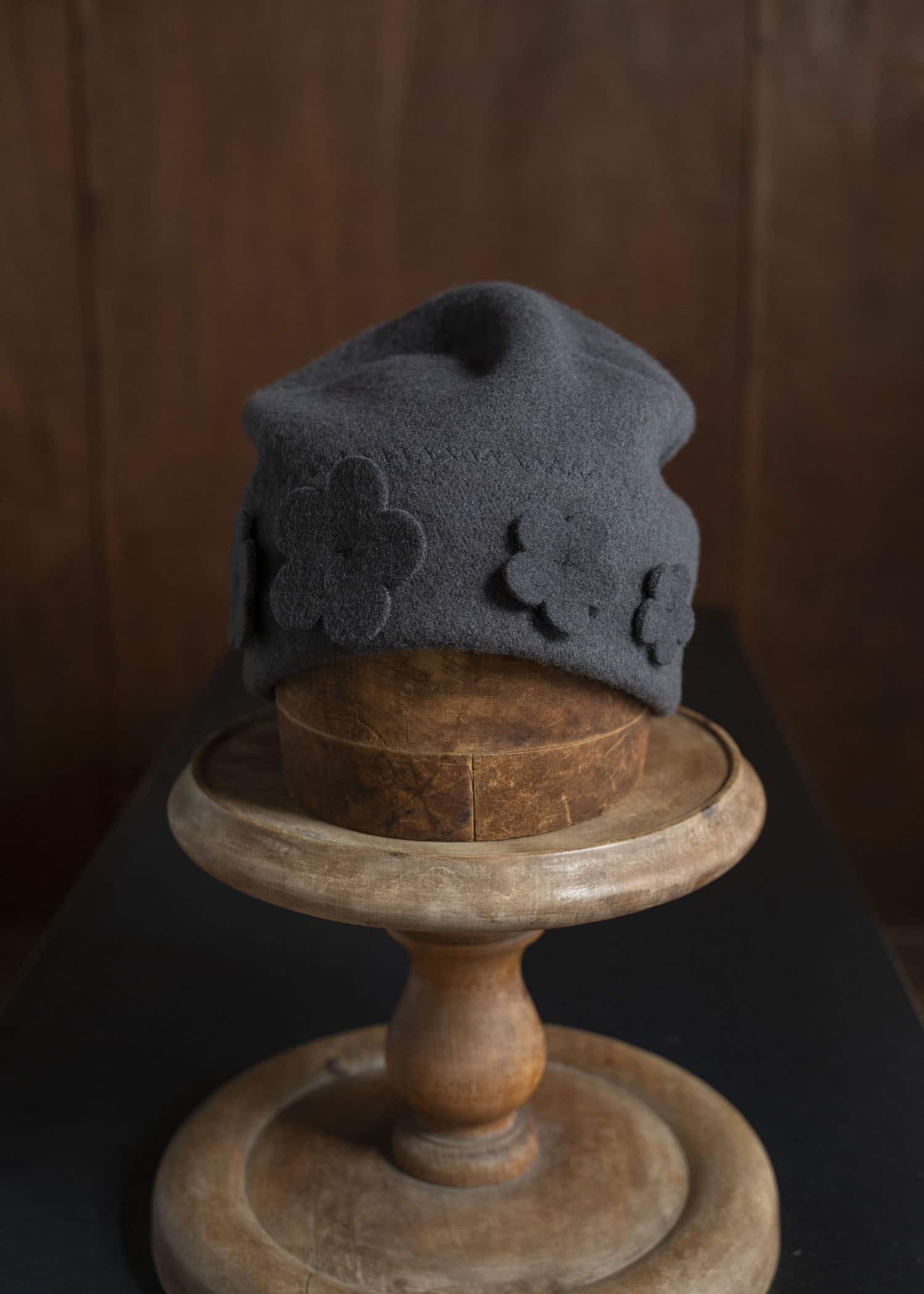 SCHA #2-7-W Medium FLOWERS-W dark grey × dark grey #1757