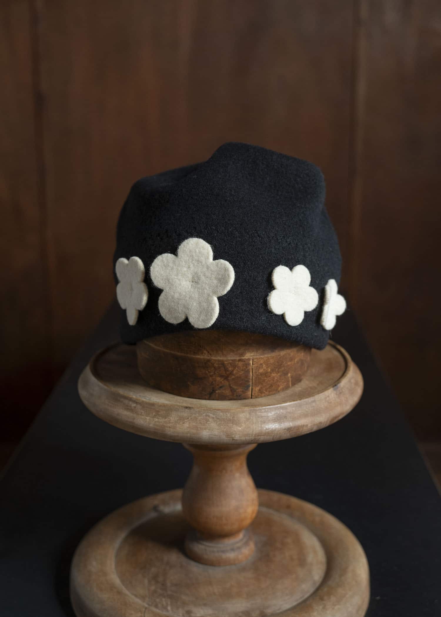 SCHA #2-7-W Medium FLOWERS-W black ecru #1757