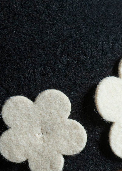 SCHA #2-7-W Medium FLOWERS-W black ecru #1757