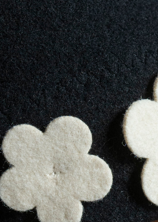 SCHA #2-7-W Medium FLOWERS-W black ecru #1757