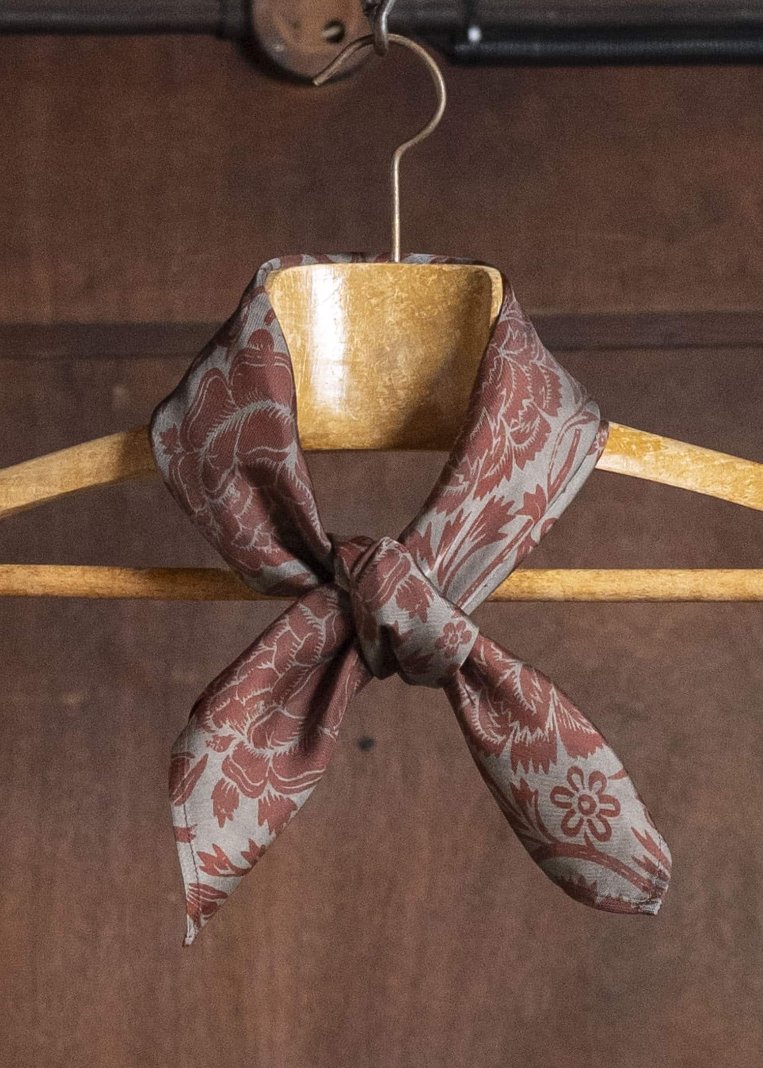 UMA WANG S6/M/UA0246 SQUARE SCARF uw087 - grey/red