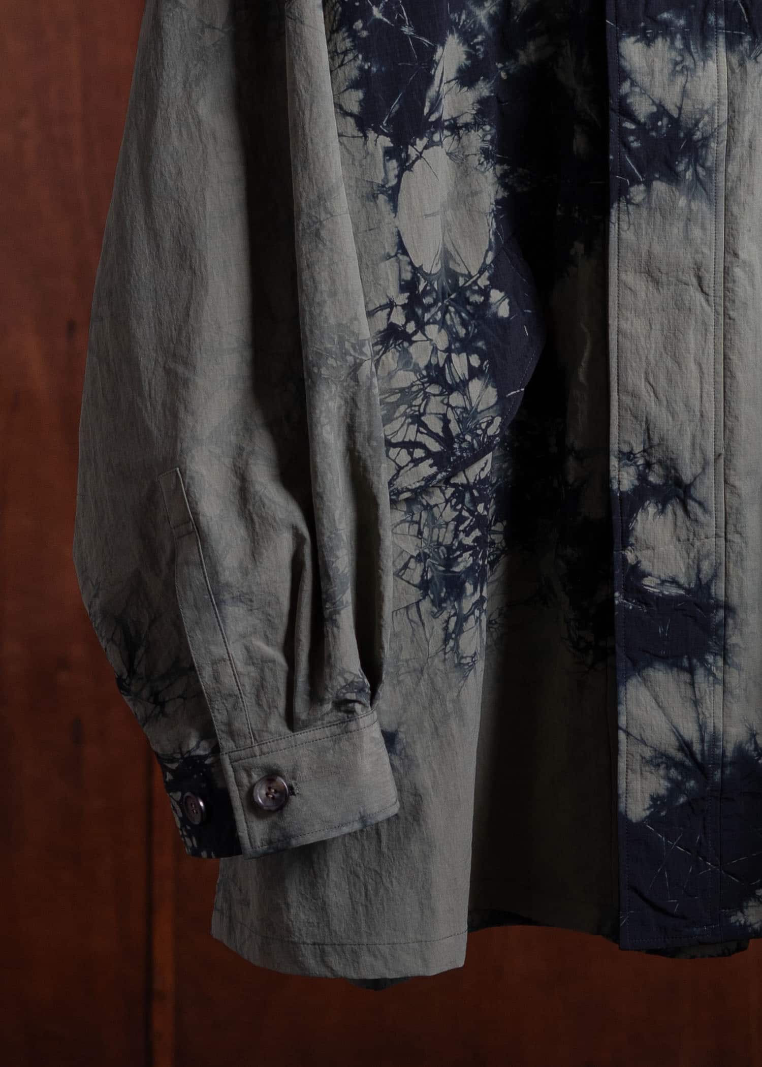 SUZUSAN Recycled Ripstop Nylon Hooded Half Coat Tesuji Yoroidan Shibori """"Diagonal"""" Black x Khaki