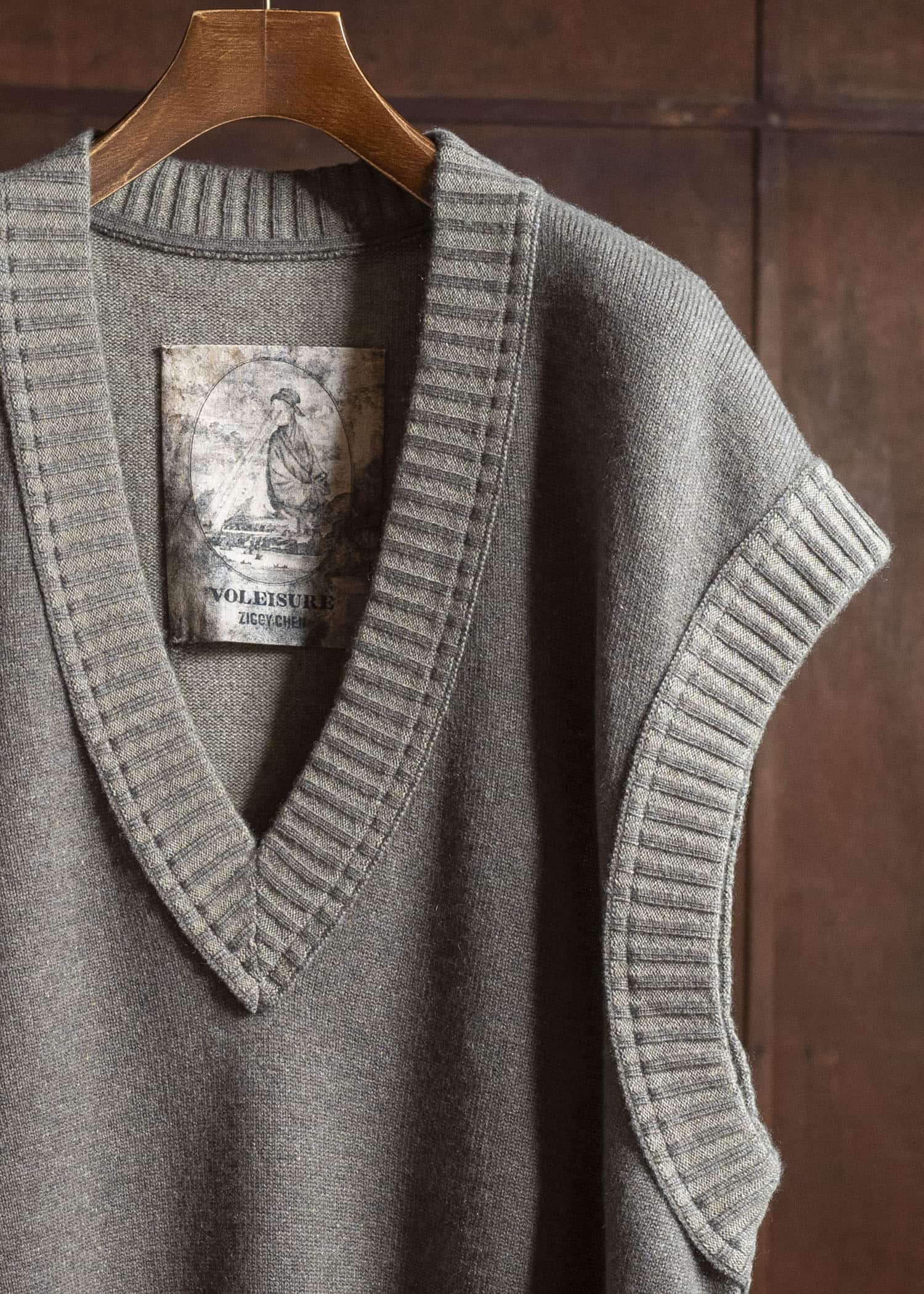 ZIGGY CHEN 0M2532011 SLEEVELESS V-NECK SWEATER 54