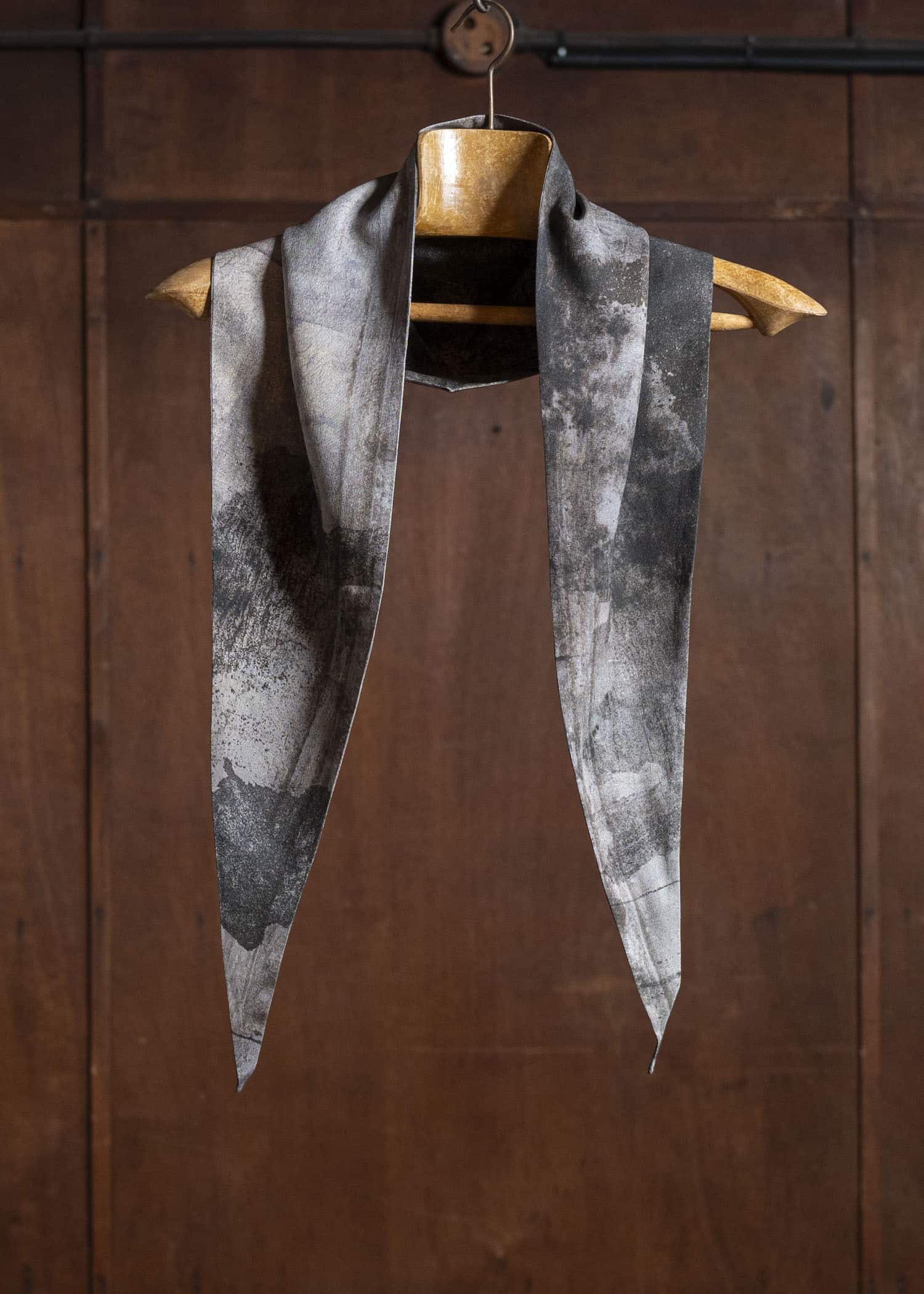 ZIGGY CHEN 0M2535009 DIGITAL PRINT TRIANGLE HANDKERCHEIF 3