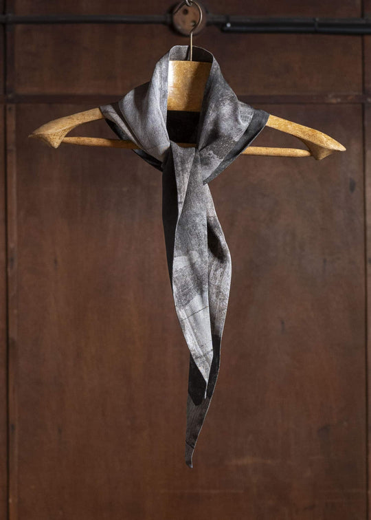 ZIGGY CHEN 0M2535009 DIGITAL PRINT TRIANGLE HANDKERCHEIF 3