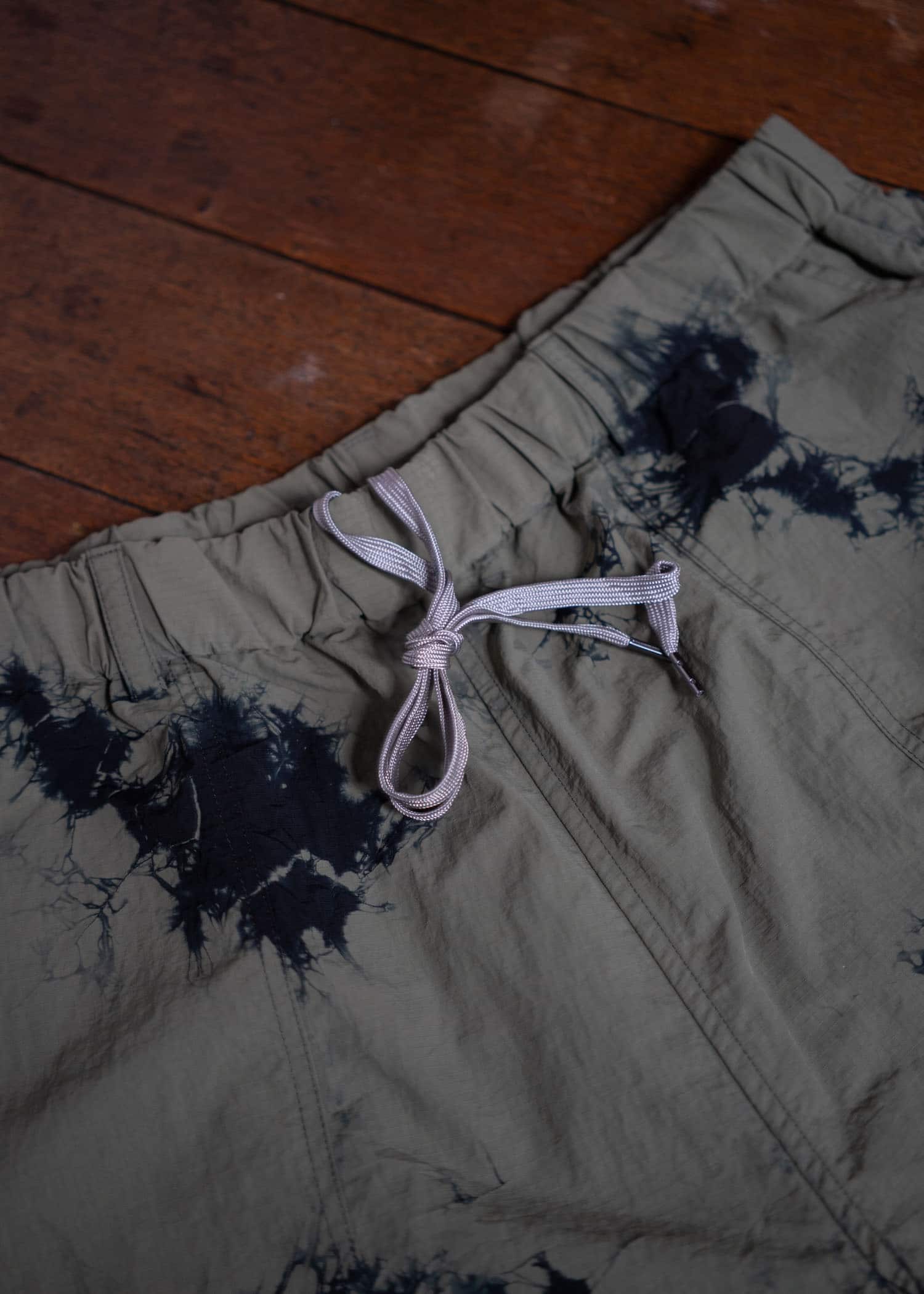 SUZUSAN Recycled Ripstop Nylon Shorts(Madara Shibori) Black x Khaki