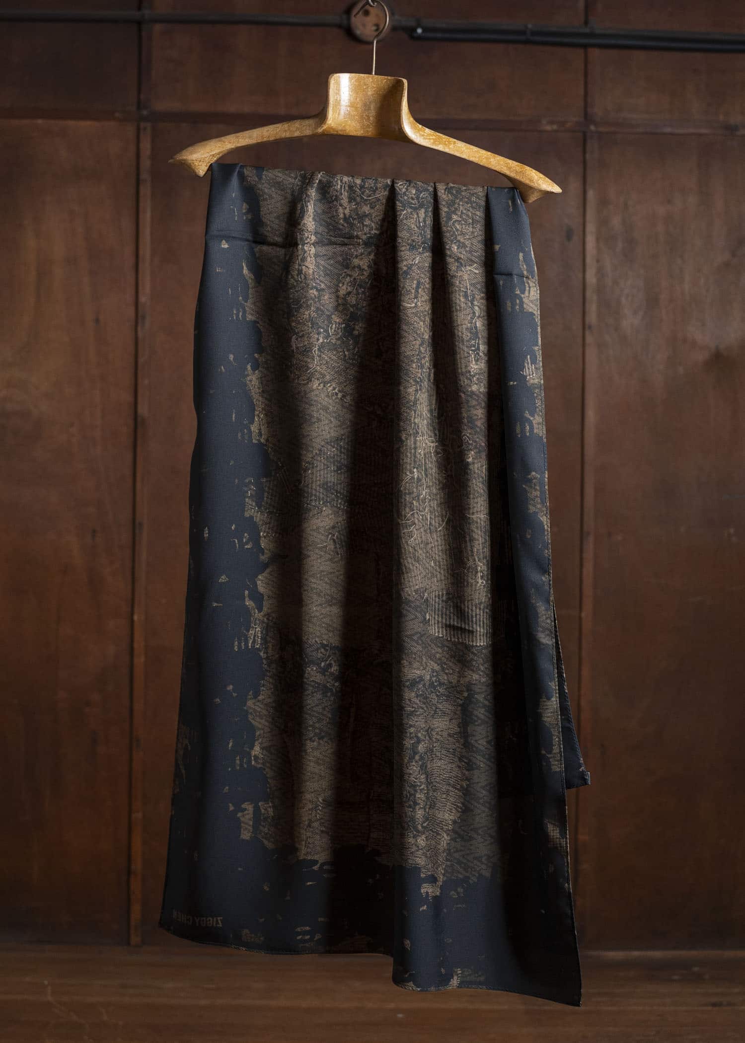 ZIGGY CHEN 0M2535018 LARGE SILK SCARF 91