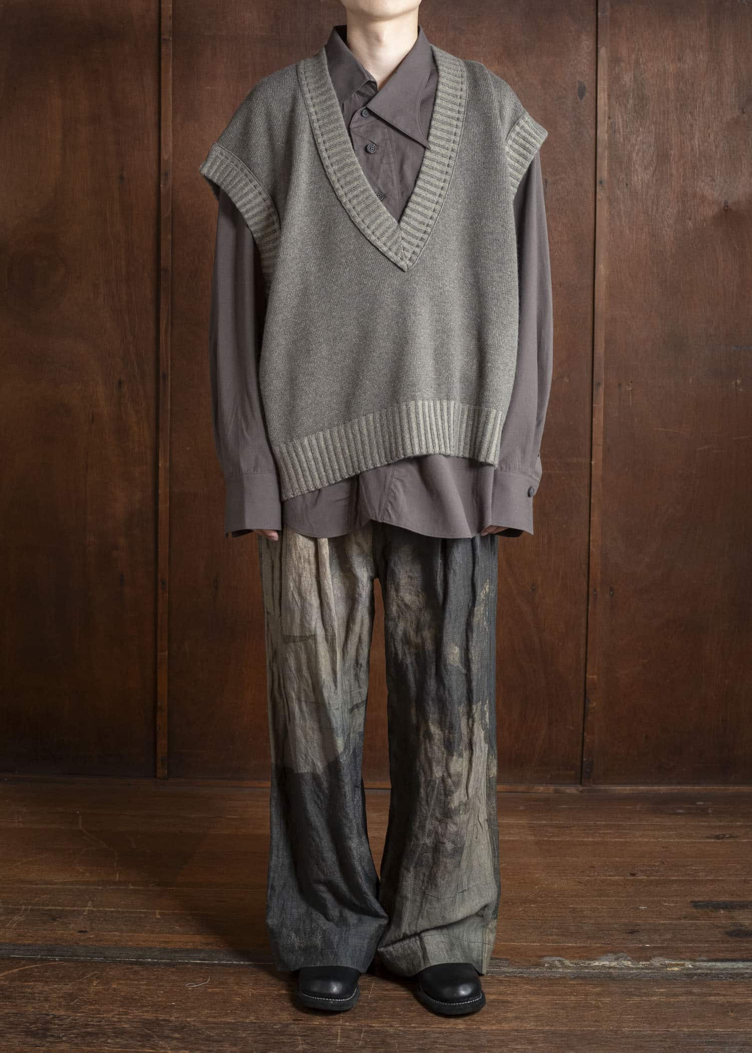 ZIGGY CHEN 0M2532011 SLEEVELESS V-NECK SWEATER 54