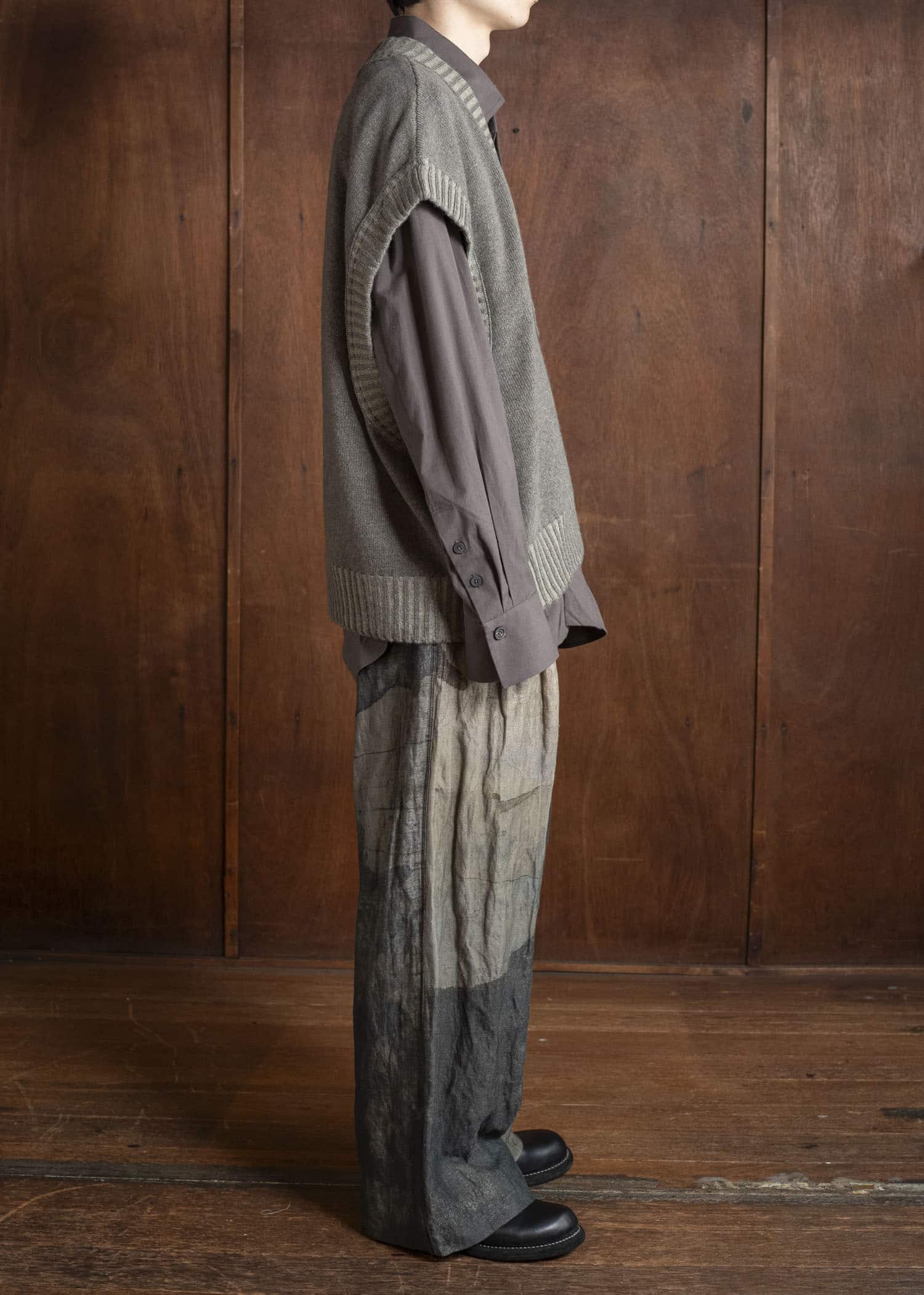 ZIGGY CHEN 0M2532011 SLEEVELESS V-NECK SWEATER 54