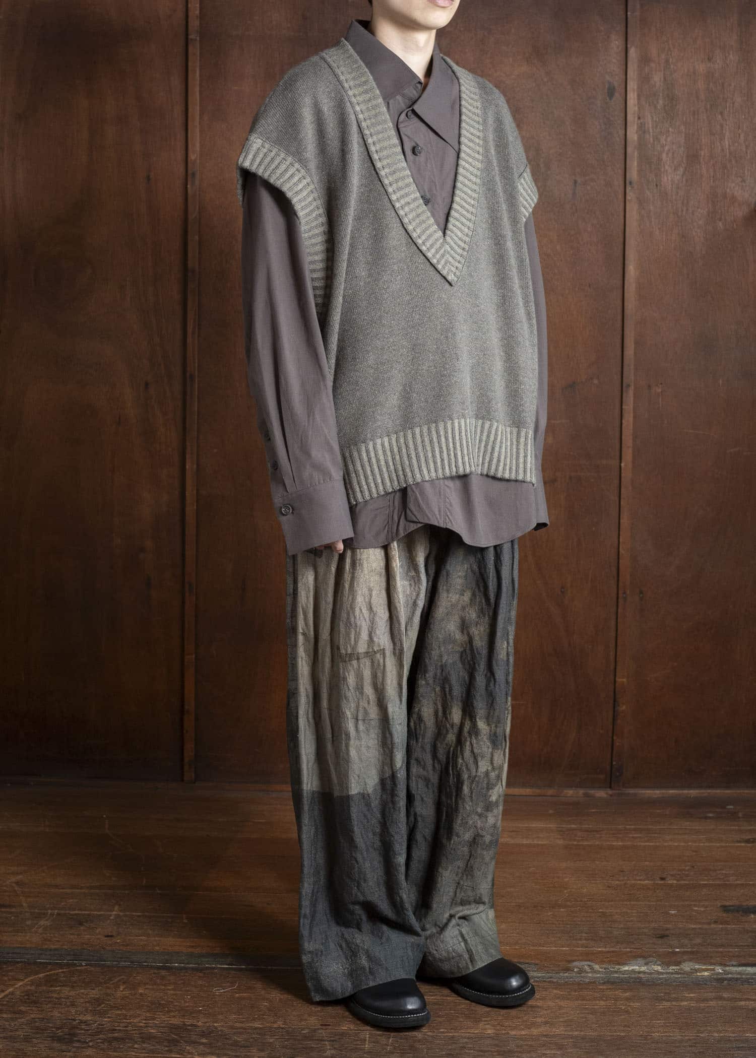 ZIGGY CHEN 0M2532011 SLEEVELESS V-NECK SWEATER 54