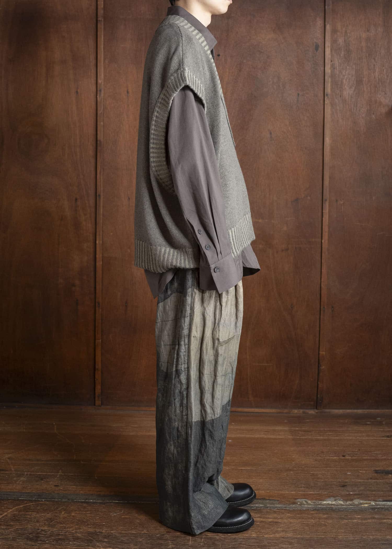 ZIGGY CHEN 0M2532011 SLEEVELESS V-NECK SWEATER 54