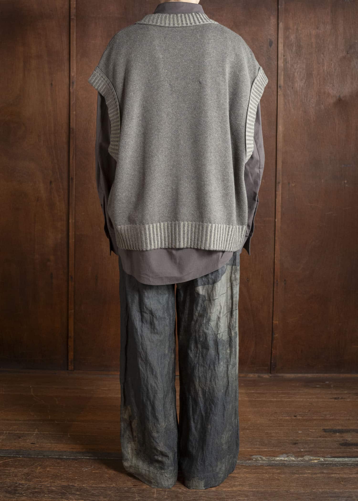 ZIGGY CHEN 0M2532011 SLEEVELESS V-NECK SWEATER 54