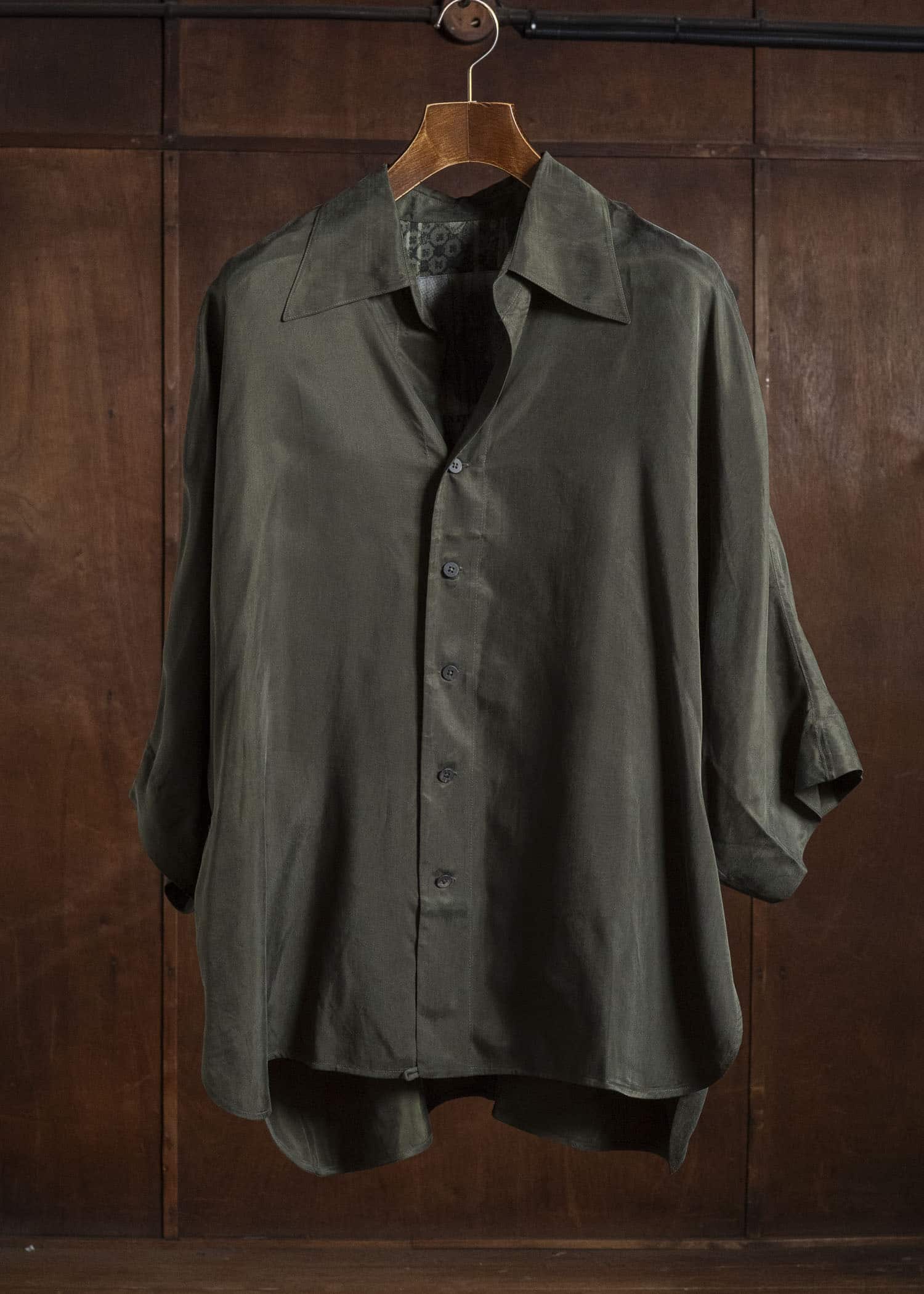 ZIGGY CHEN SHORT SLEEVE BACK GATHERED SHIRT KOMBU GREEN 0W2620702