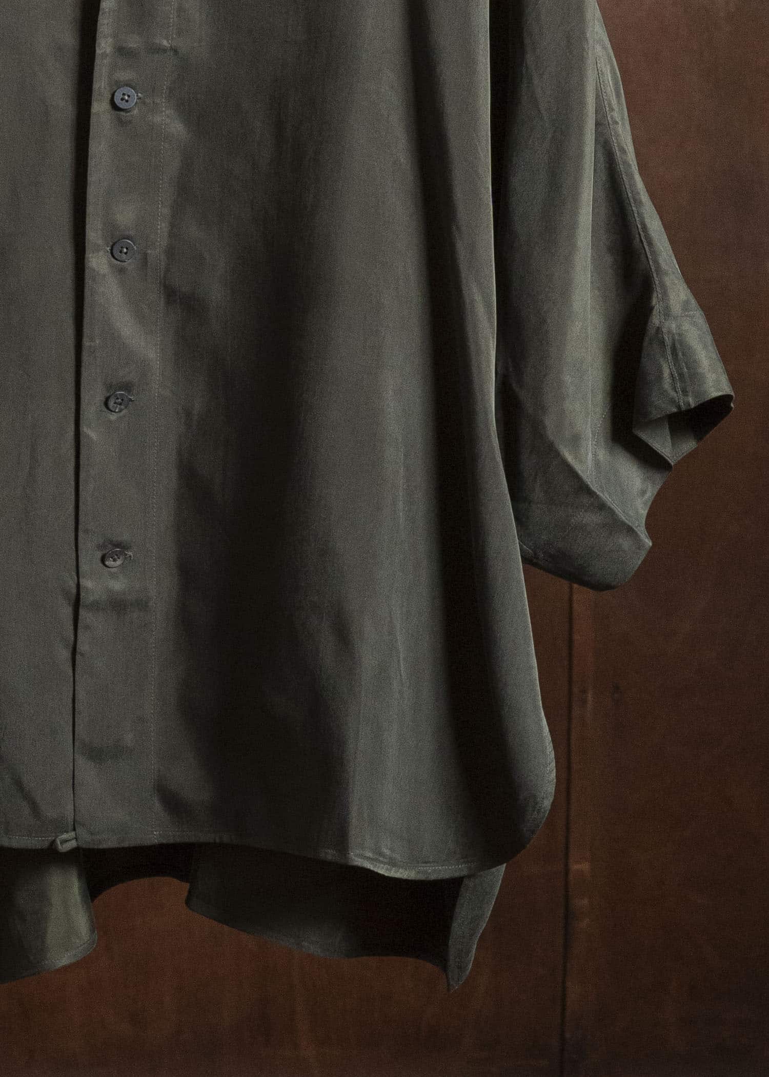 ZIGGY CHEN SHORT SLEEVE BACK GATHERED SHIRT KOMBU GREEN 0W2620702