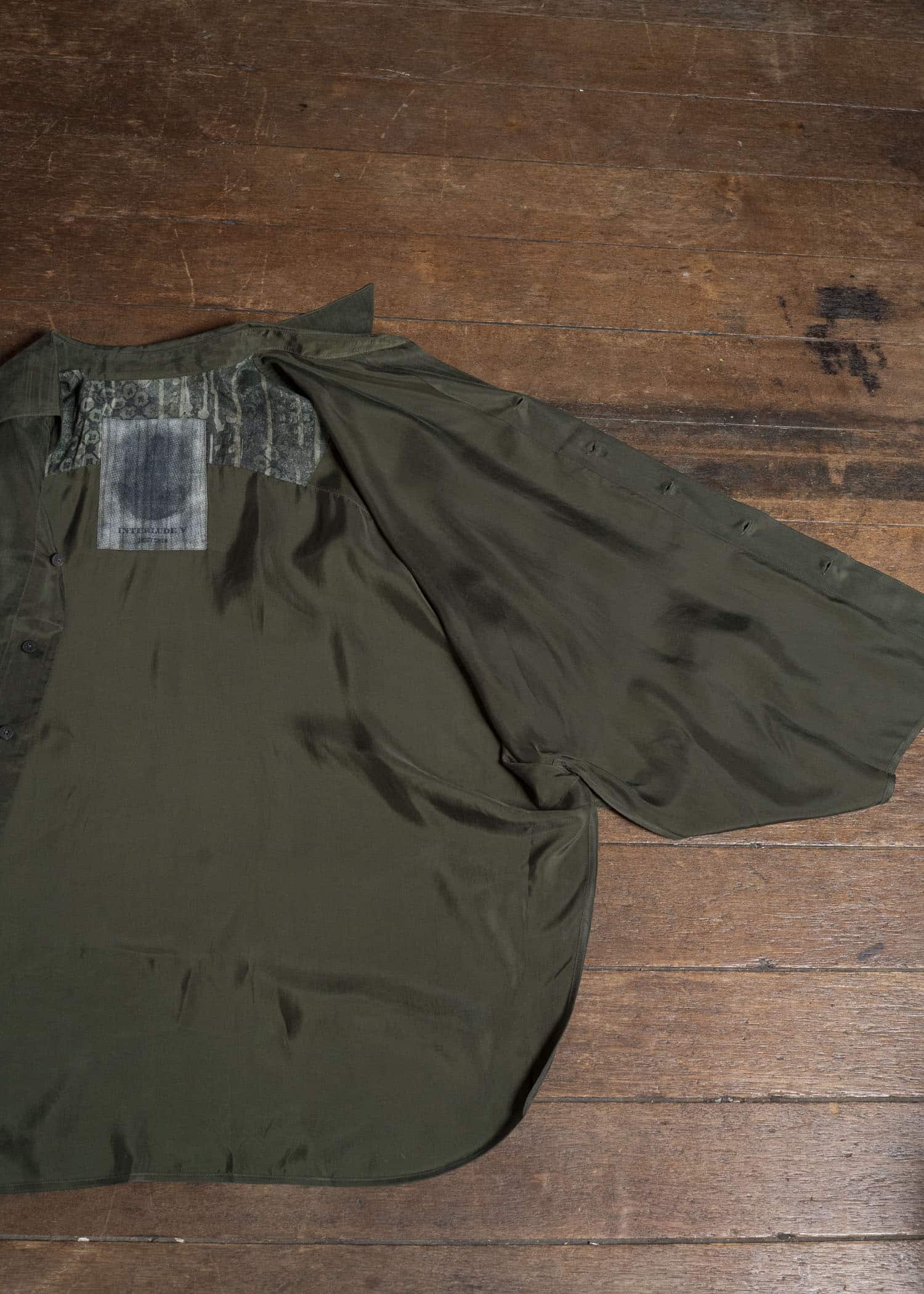 ZIGGY CHEN SHORT SLEEVE BACK GATHERED SHIRT KOMBU GREEN 0W2620702