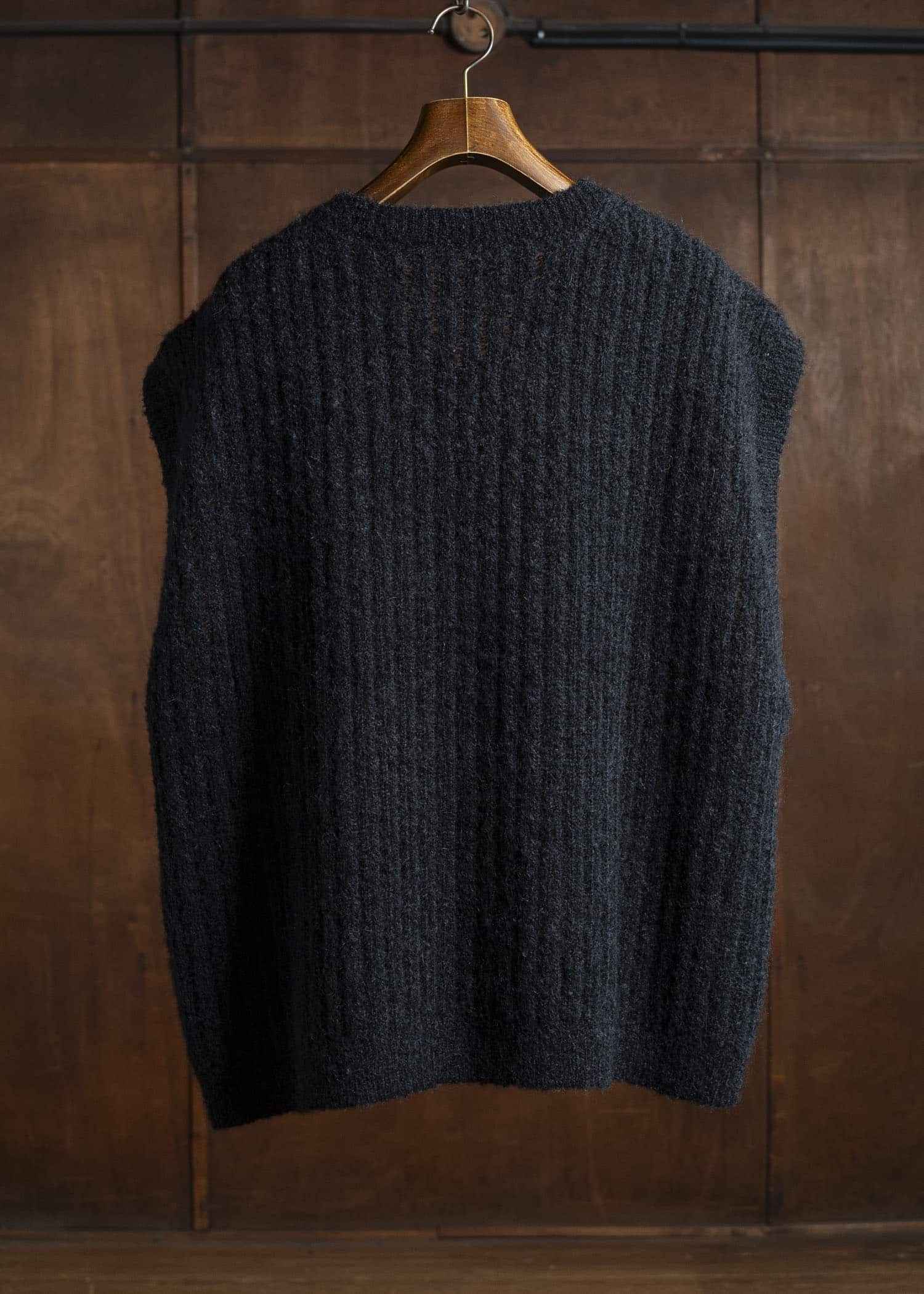 JAN-JAN VAN ESSCHE KNIT # 72 SLEEVELESS V-NECK Goat Mohair Black