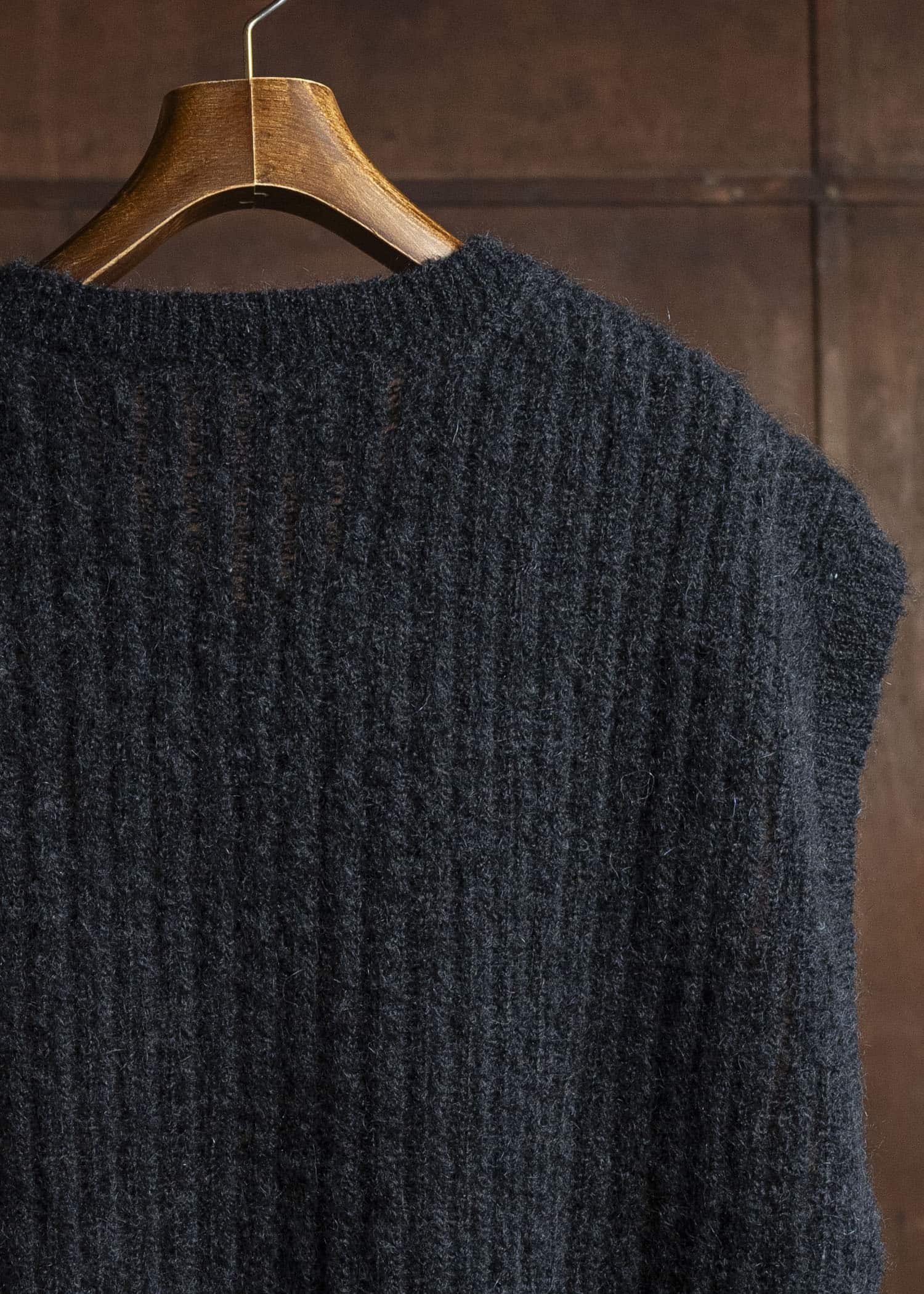 JAN-JAN VAN ESSCHE KNIT # 72 SLEEVELESS V-NECK Goat Mohair Black