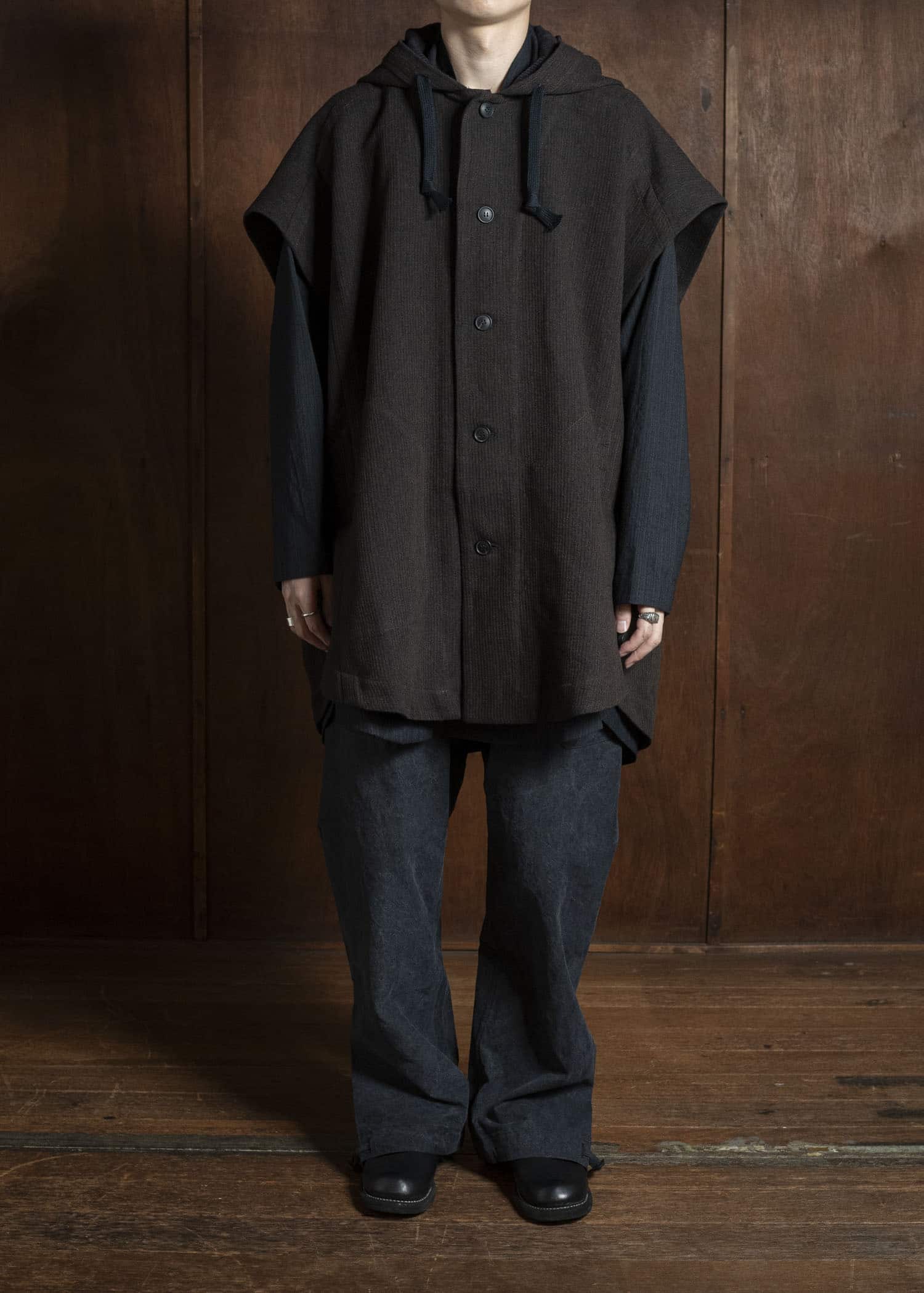 JAN-JAN VAN ESSCHE CAPE#5 SLEEVELESS CAPE WITH HOOD Ridged Linen Wool Eggplant/Indigo