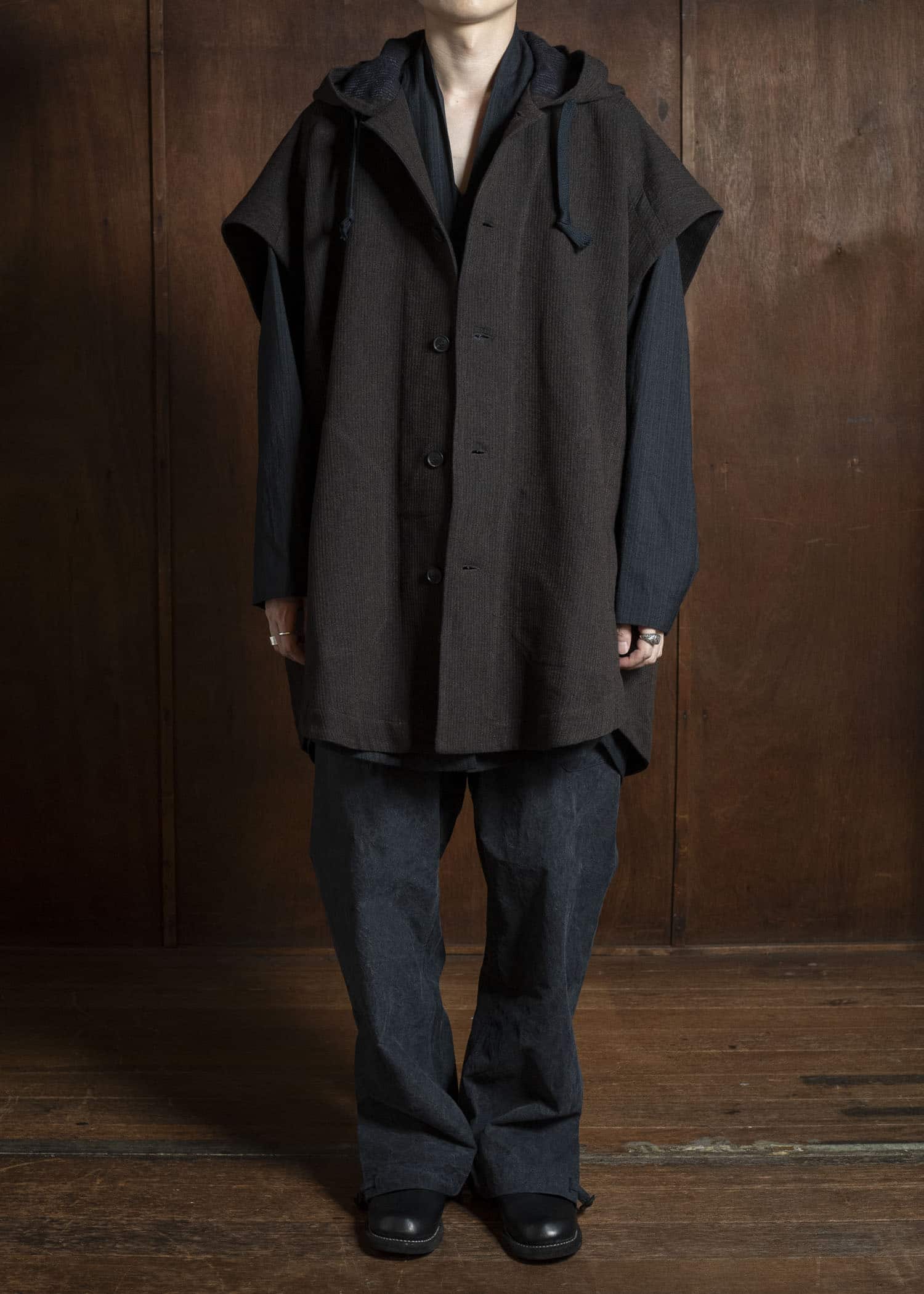 JAN-JAN VAN ESSCHE CAPE#5 SLEEVELESS CAPE WITH HOOD Ridged Linen Wool Eggplant/Indigo