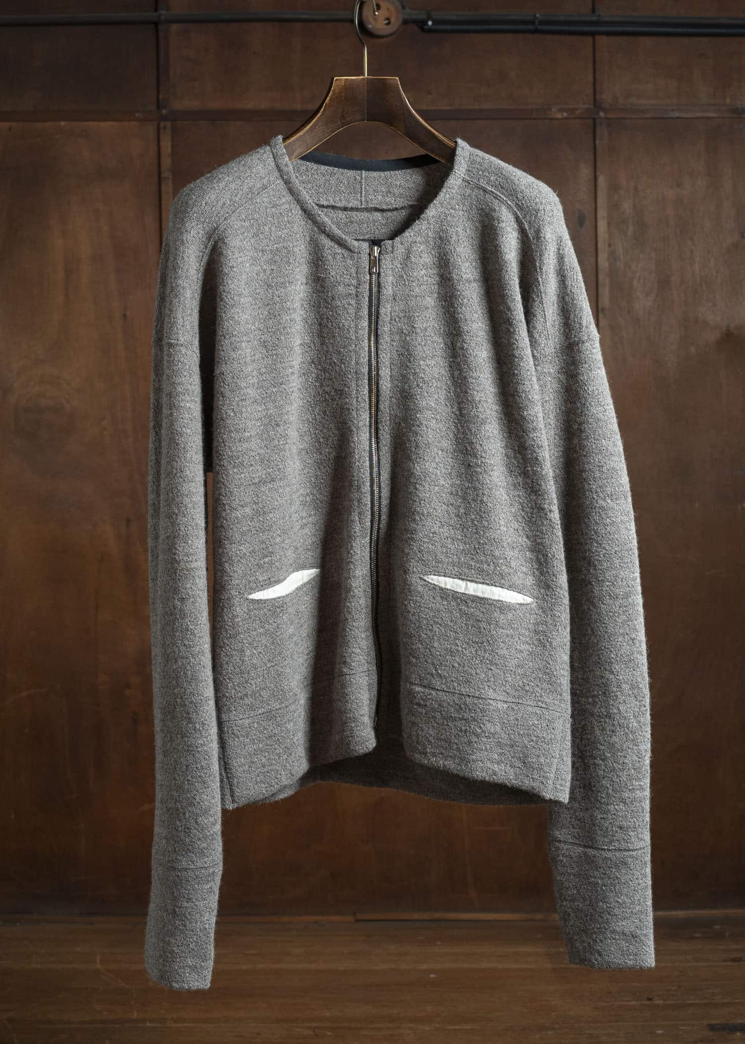 KLASICA 25F-ZCD-H44 DRIVE -sw Anatomical Cut Zip Cardigan Sand