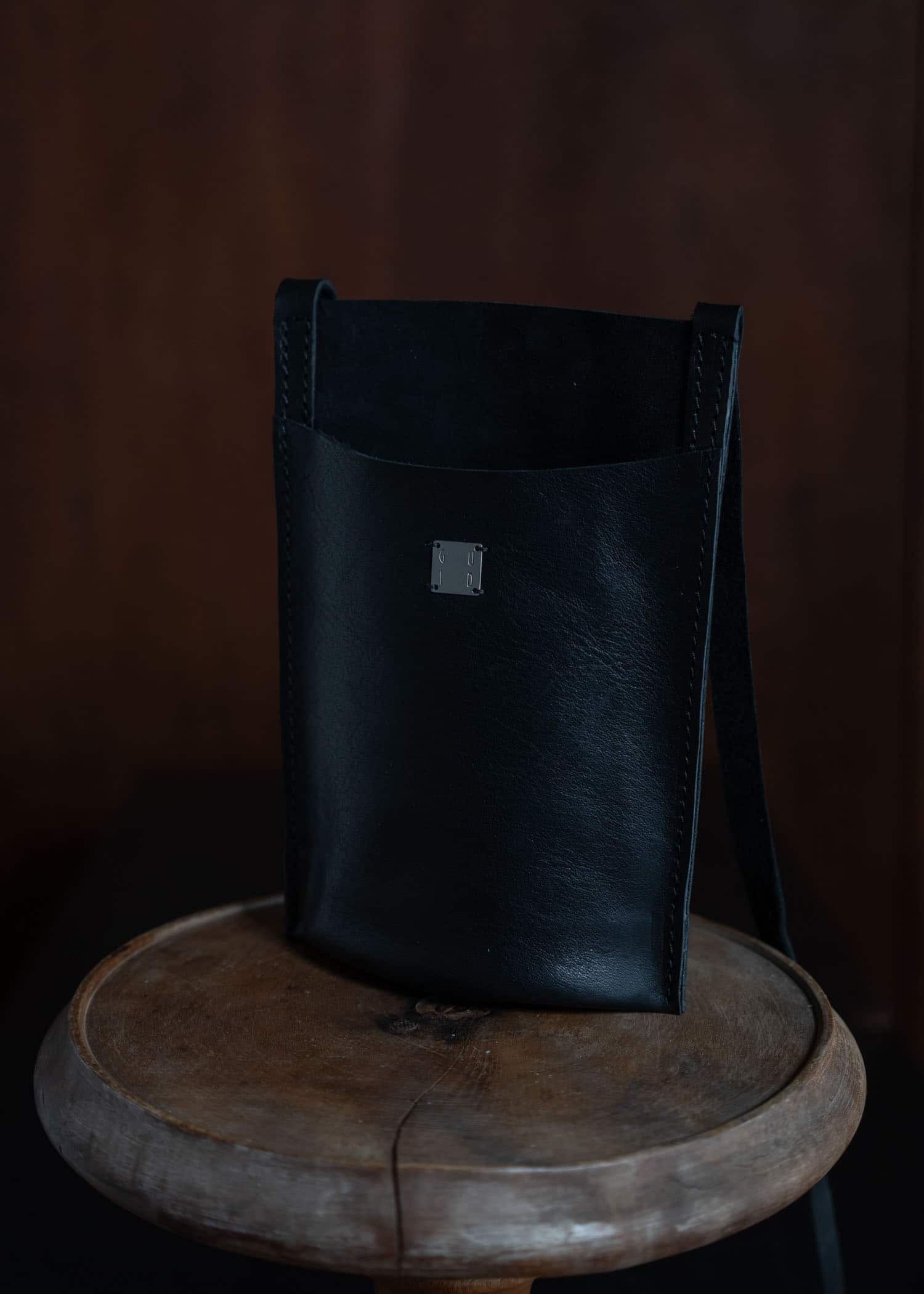 GUIDI PHONE HOLDER SHOULDER CASE BLKT