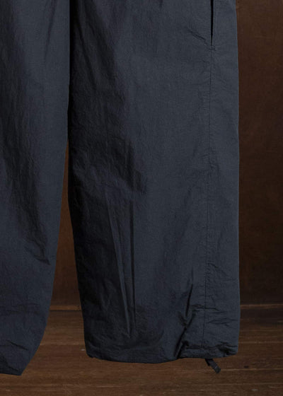 amachi. AY19B-3079 Air Forming Pants Charcoal Black