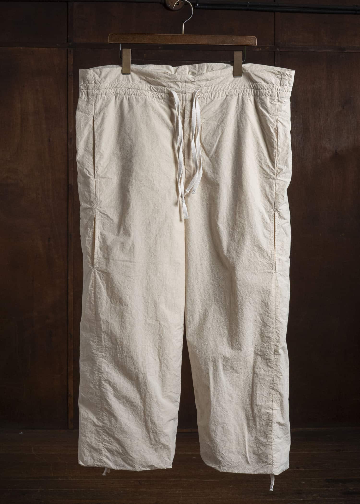amachi. AY19B-3079 Air Forming Pants Off White