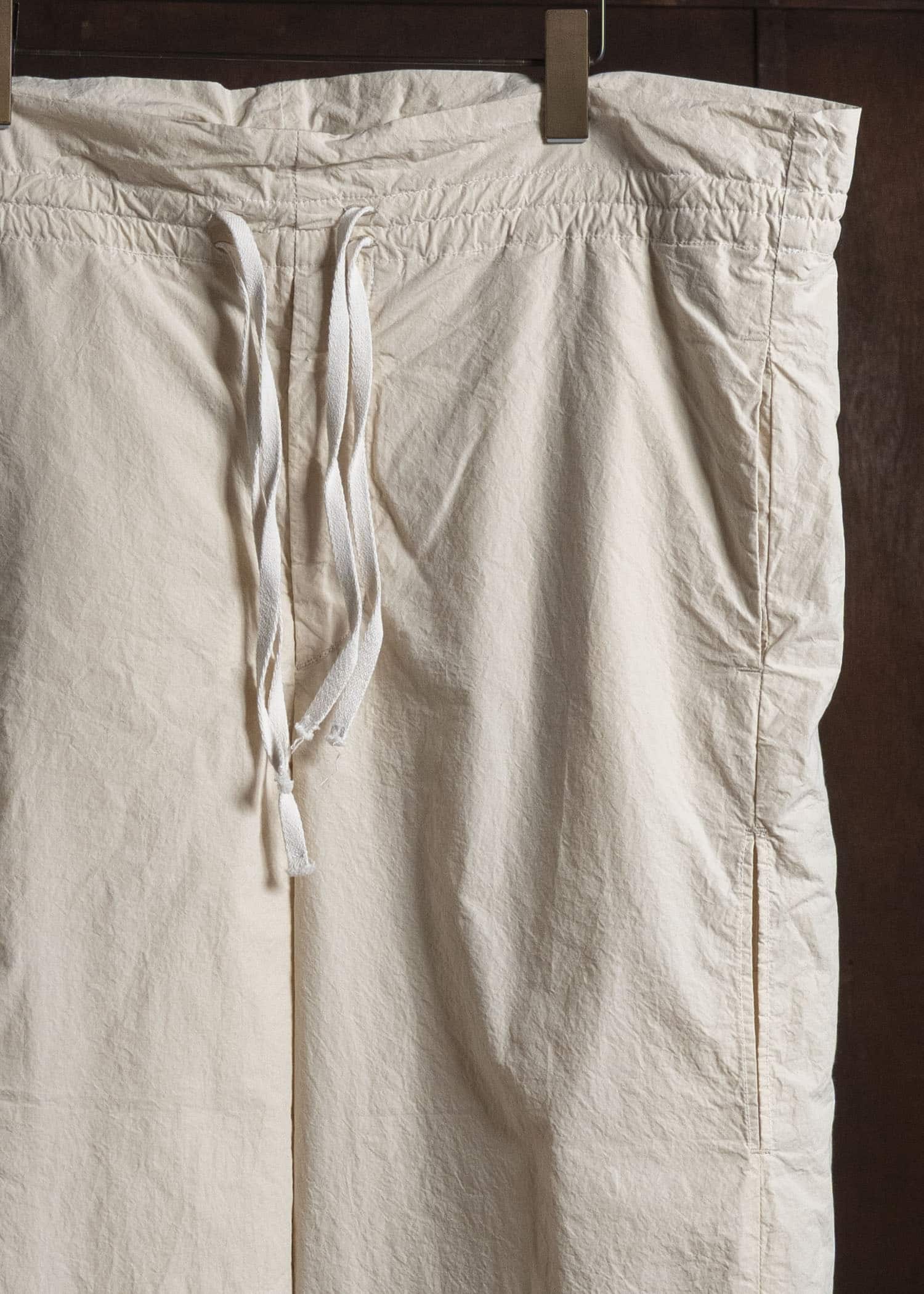 amachi. AY19B-3079 Air Forming Pants Off White
