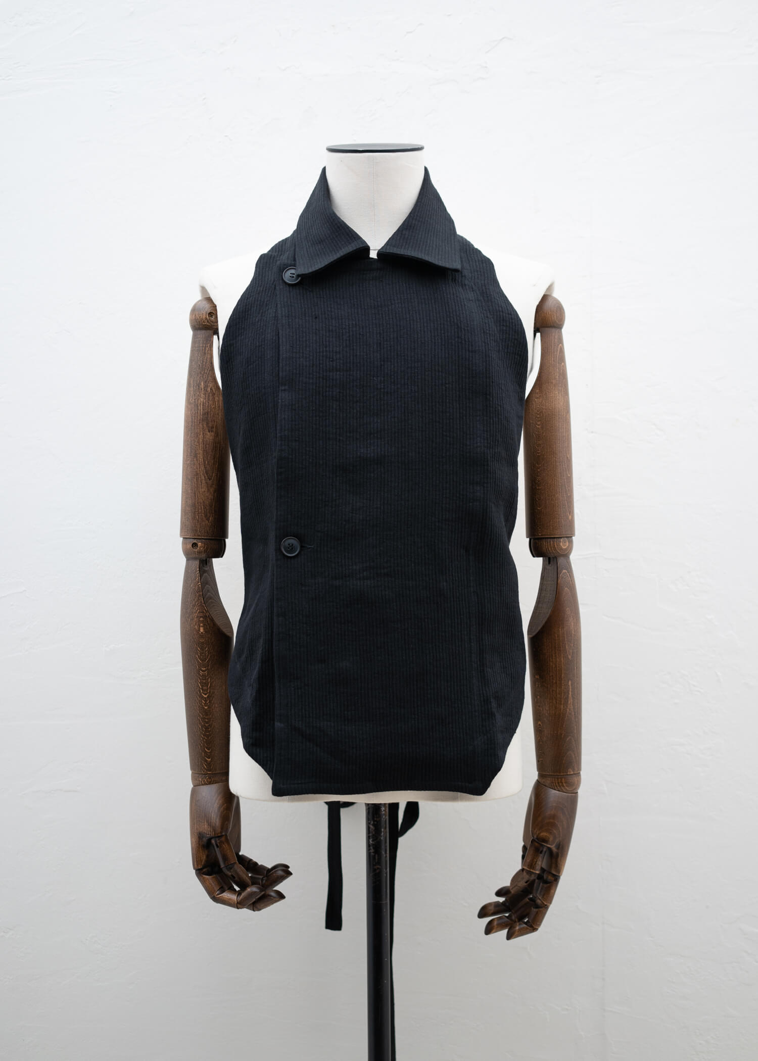 JAN-JAN VAN ESSCHE ""GILET#13"" SHORT GILET BLACK RIDGED LINEN