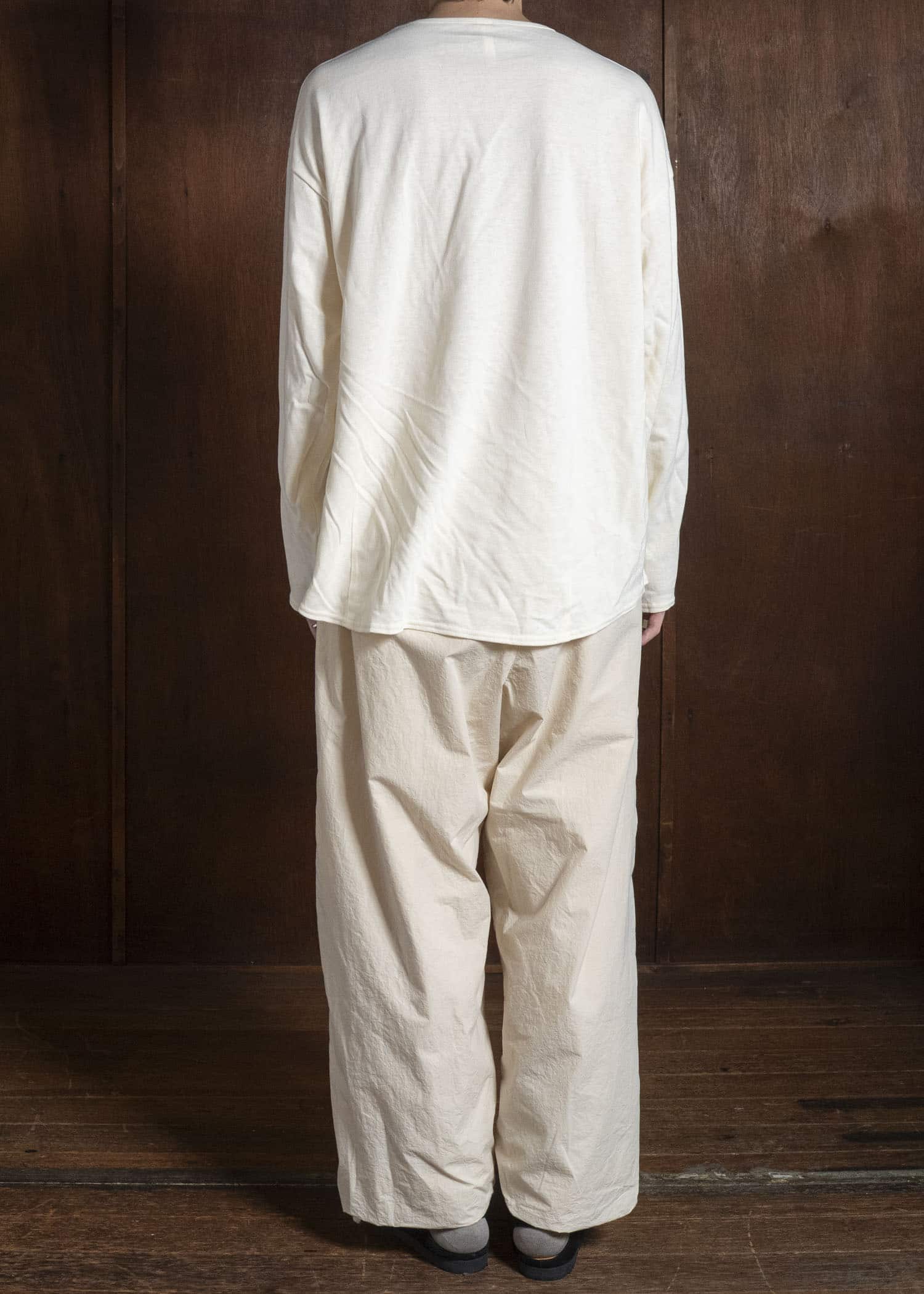 amachi. AY19B-3079 Air Forming Pants Off White