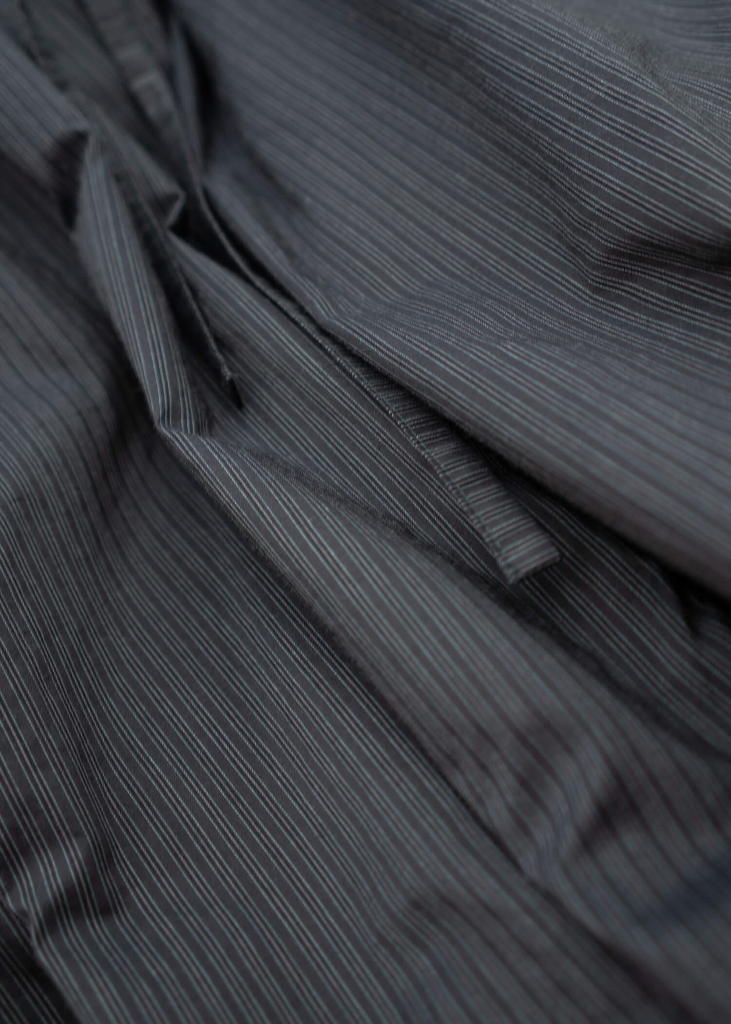 JAN-JAN VAN ESSCHE "TROUSERS#77" LOOSE FIT SINGLE PLEATED TROUSERS ANTHRACITE RIDGED STRIPED SHIRTING