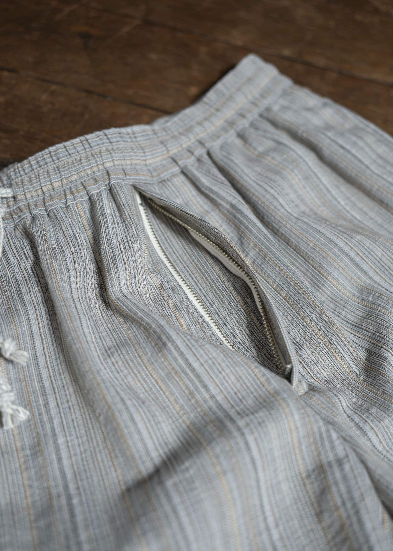 amachi. Phenomena Stripe Shorts AY16-24 Gray Beige
