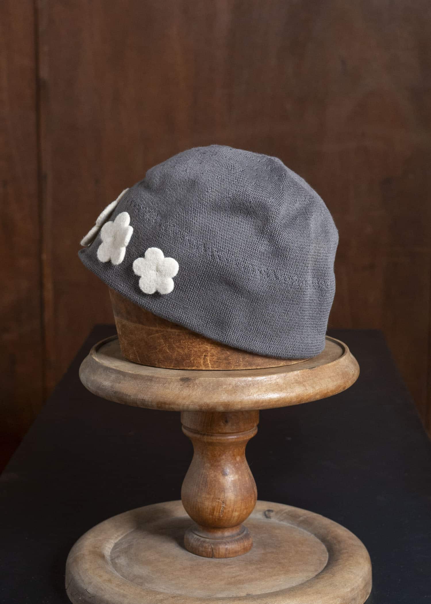 SCHA #2-7 FLOWERS-W HAT：medium grey FLOWERS：ecru ART#1717