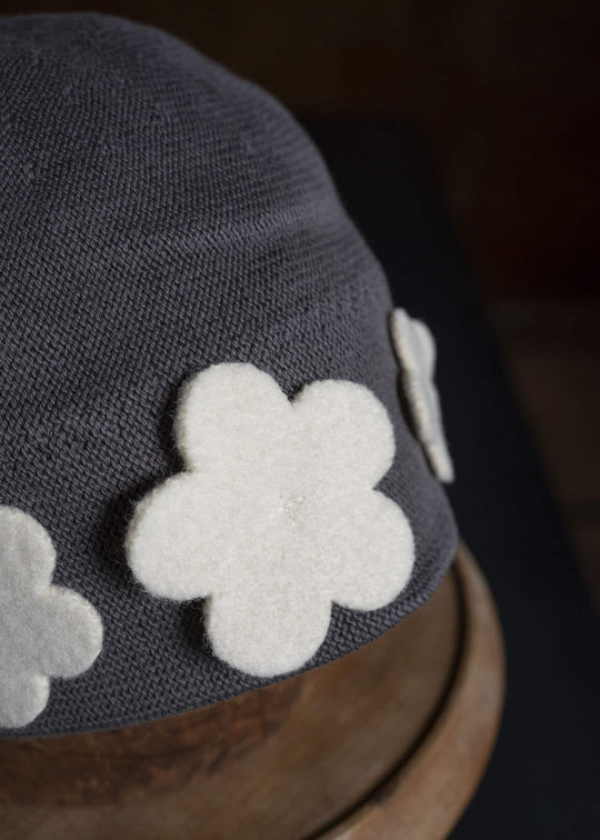 SCHA #2-7 FLOWERS-W HAT：medium grey FLOWERS：ecru ART#1717