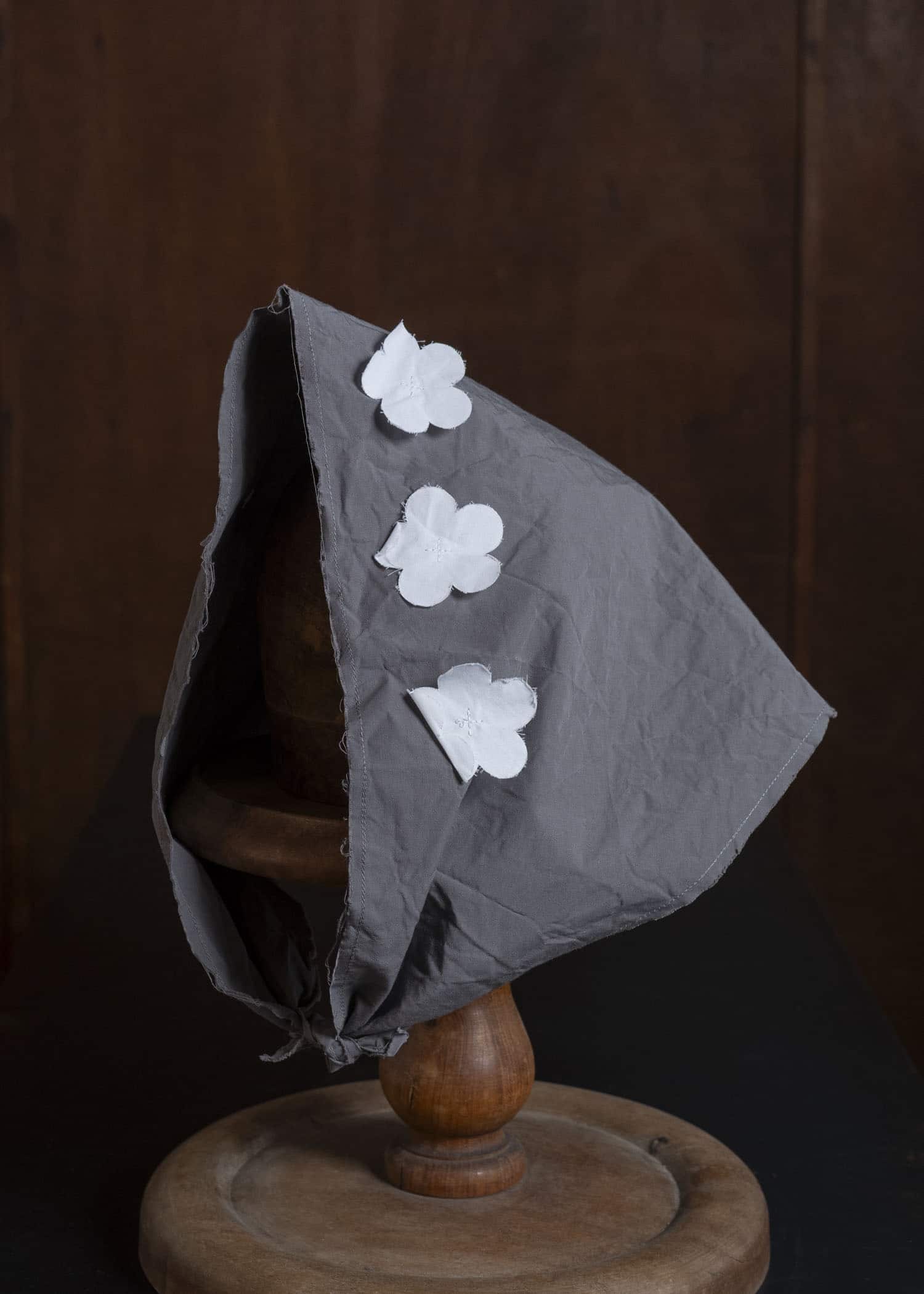 SCHA Giulietta FLOWERS HAT：charcoal grey FLOWERS：white 2020