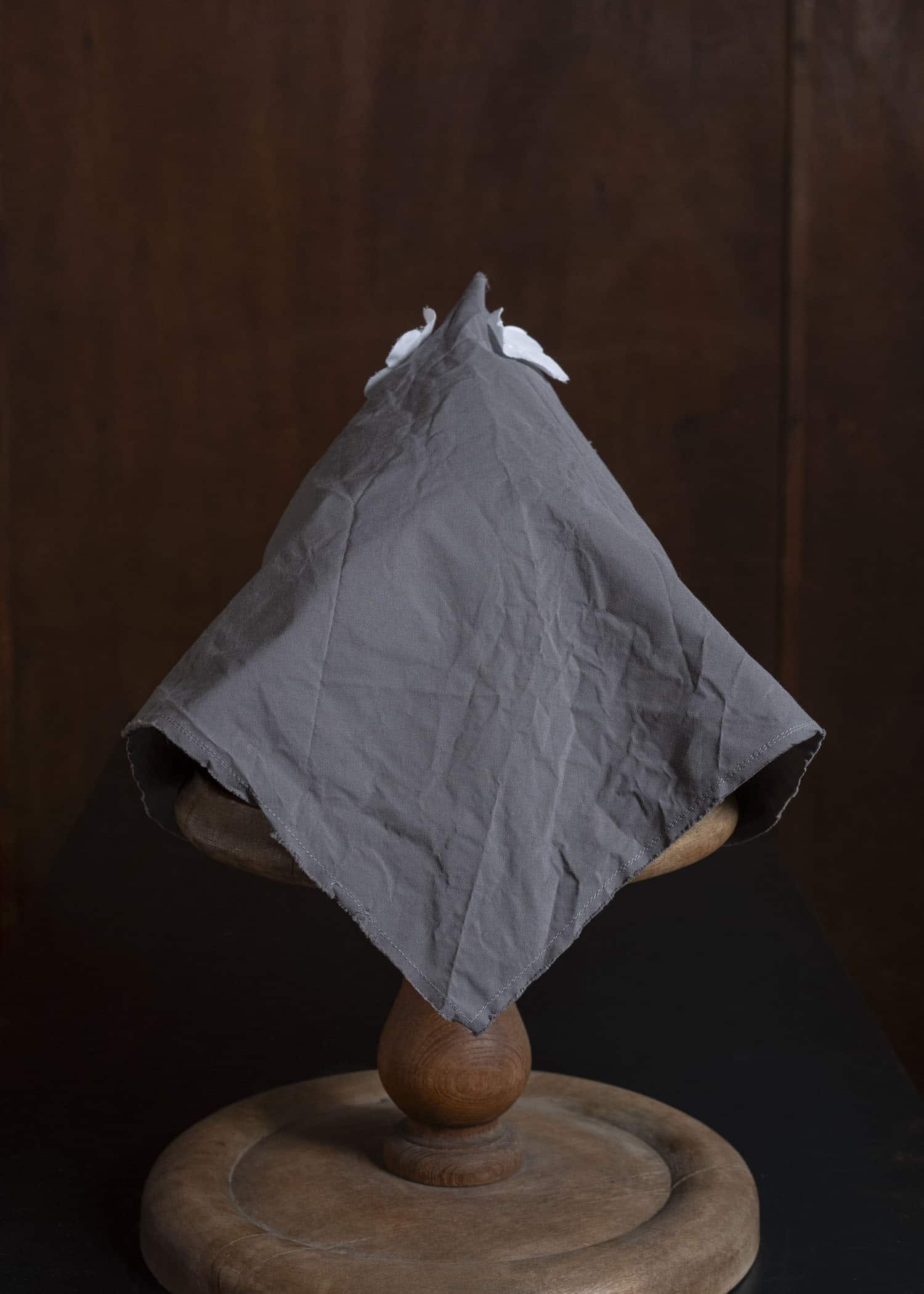 SCHA Giulietta FLOWERS HAT：charcoal grey FLOWERS：white 2020