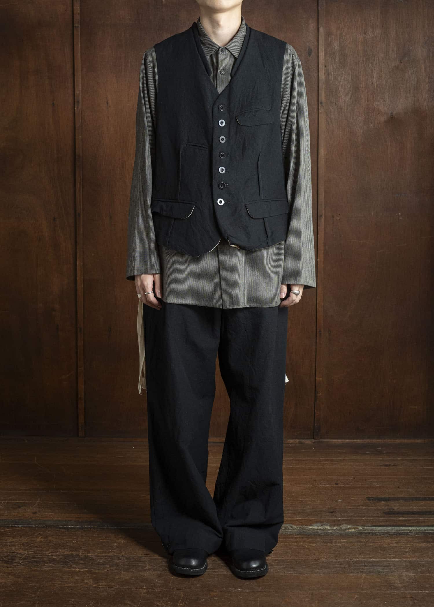 KLASICA 25F-GLT-B12 JEUNET - ax Square Shaped Loose Vest COAL BLACK