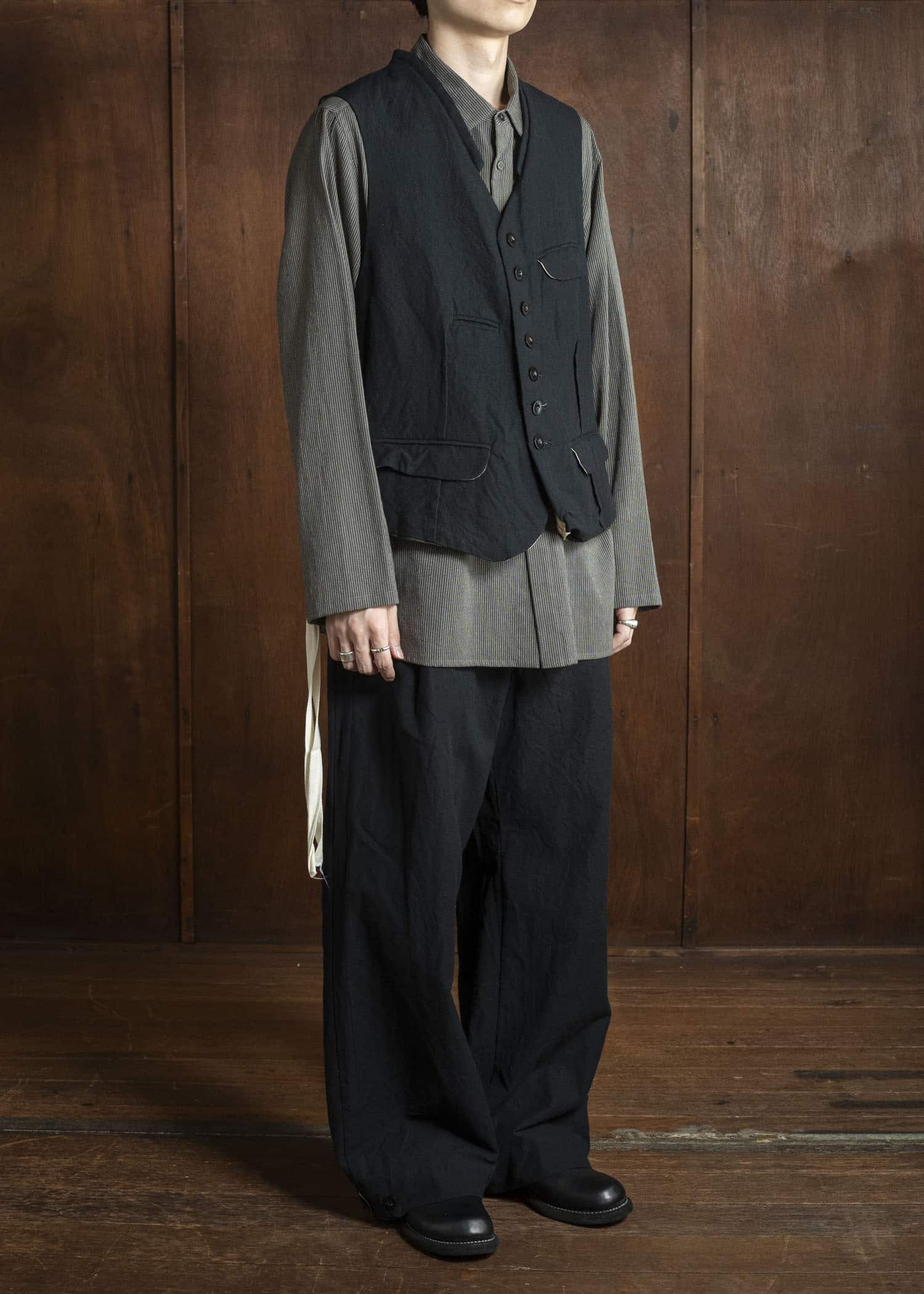 KLASICA 25F-GLT-B12 JEUNET - ax Square Shaped Loose Vest COAL BLACK