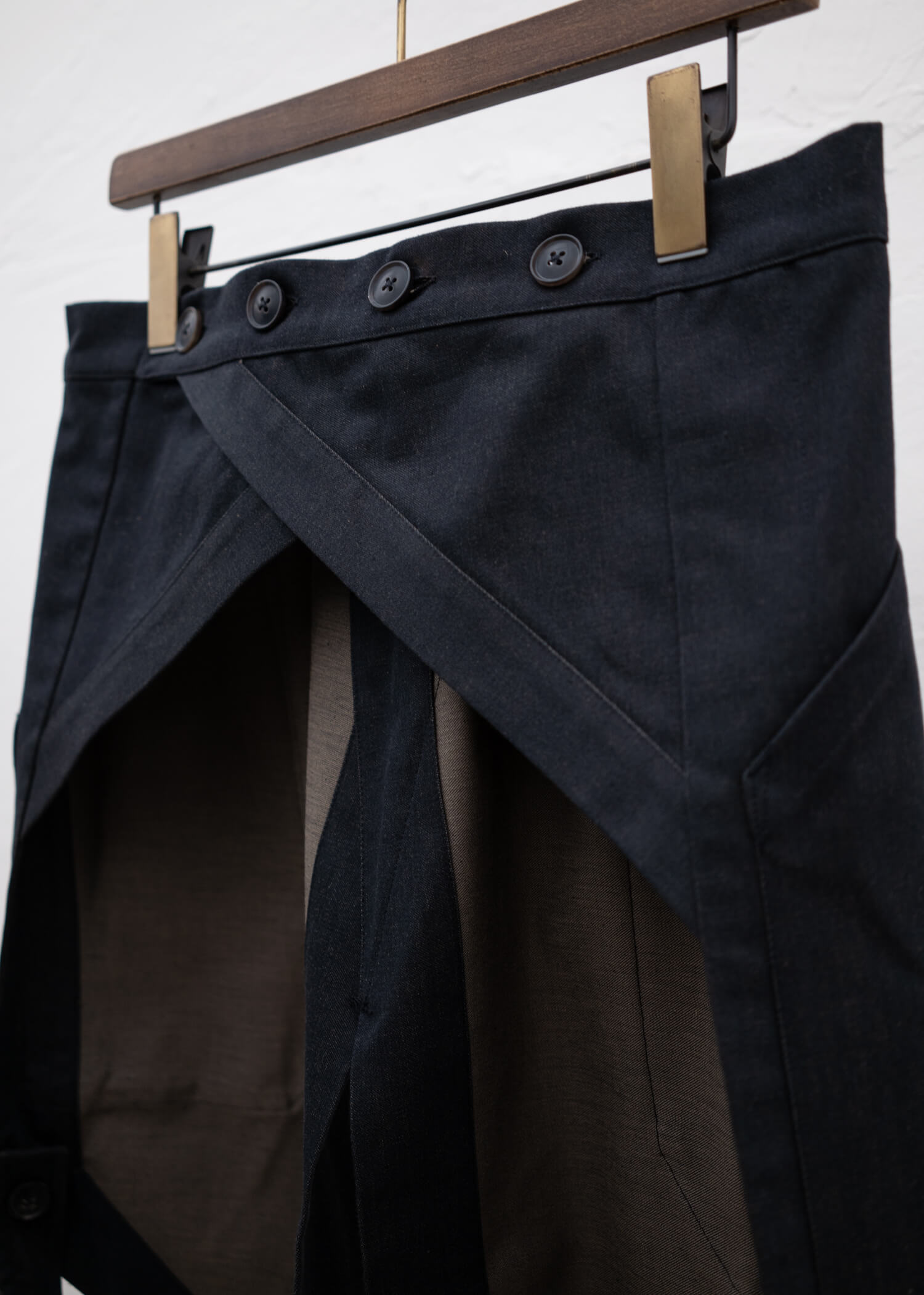 JAN-JAN VAN ESSCHE ”APRON#6” CHAPS STYLE SHORT APRON ANTHRACITE FINE COTTON DENIM