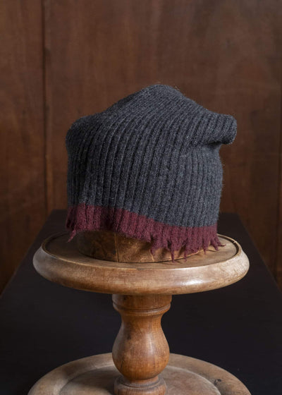 UMA WANG UK0051 SOFT HAT uw894 - dark grey/red