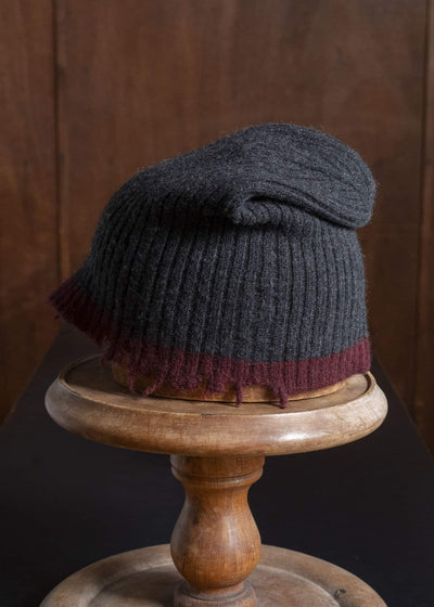 UMA WANG UK0051 SOFT HAT uw894 - dark grey/red