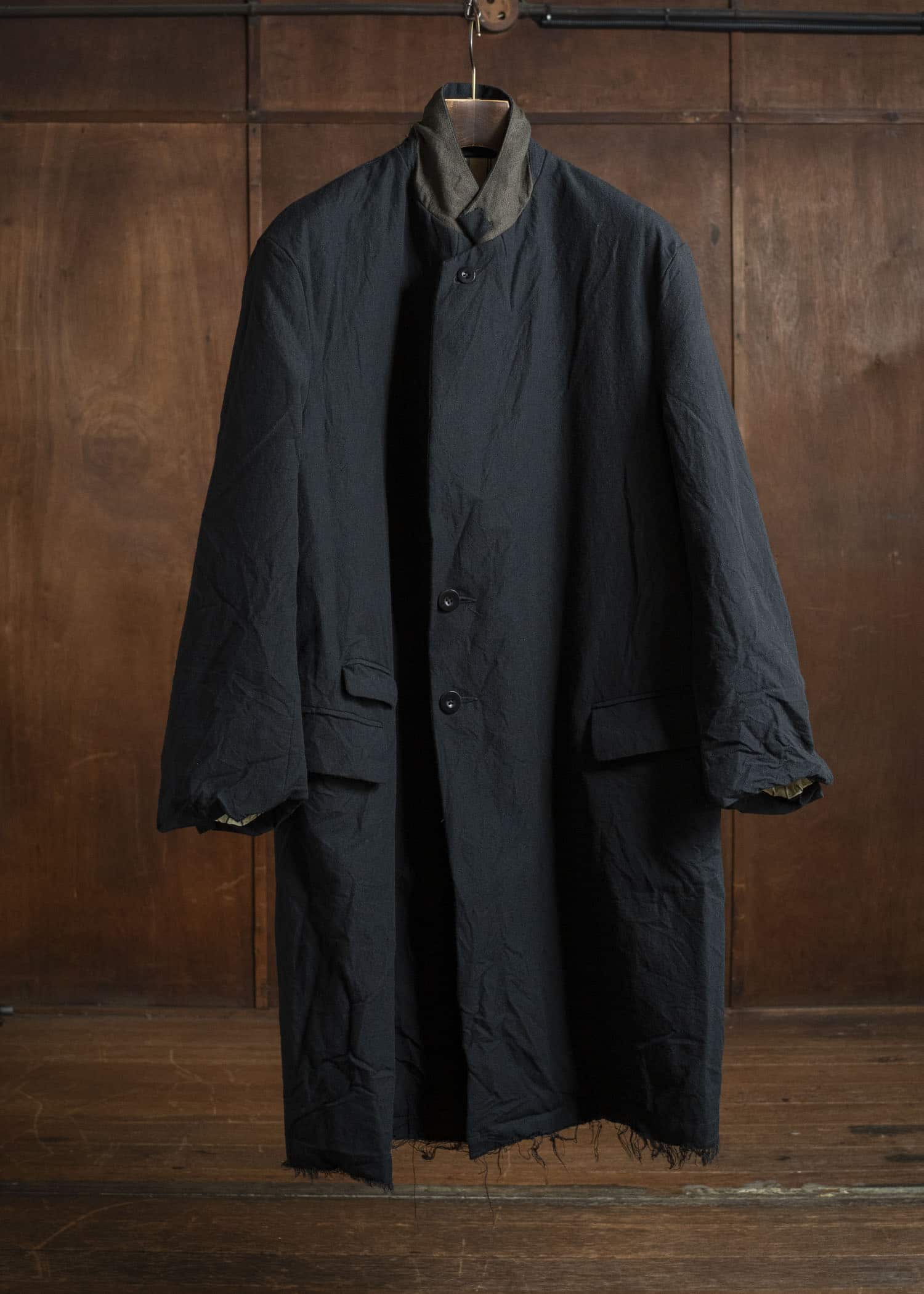 KLASICA 25F-CCT-B09 'THE DAY''-ax ''Wide Shoulder Solid Chester Coat'' COAL BLACK