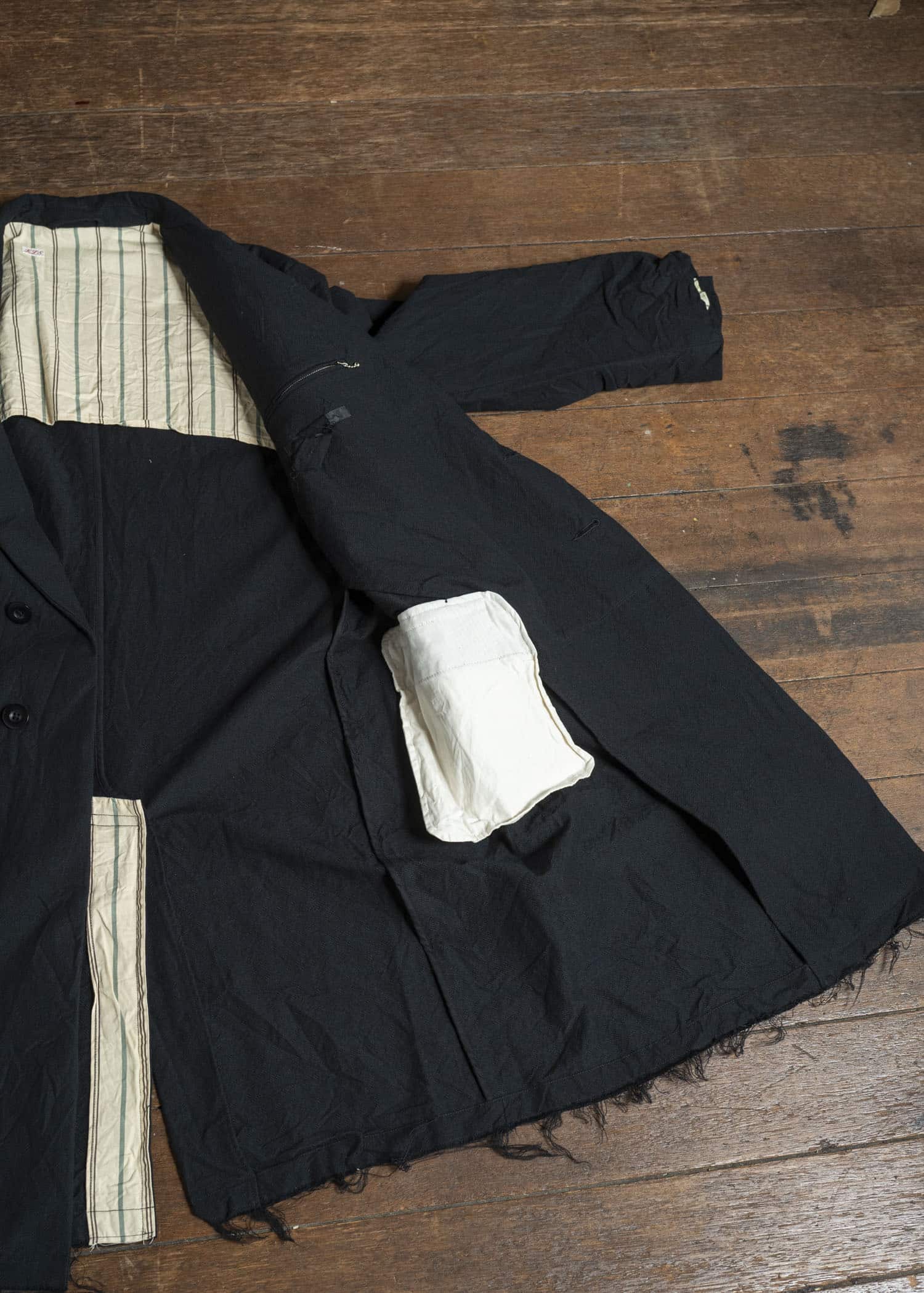 KLASICA 25F-CCT-B09 'THE DAY''-ax ''Wide Shoulder Solid Chester Coat'' COAL BLACK