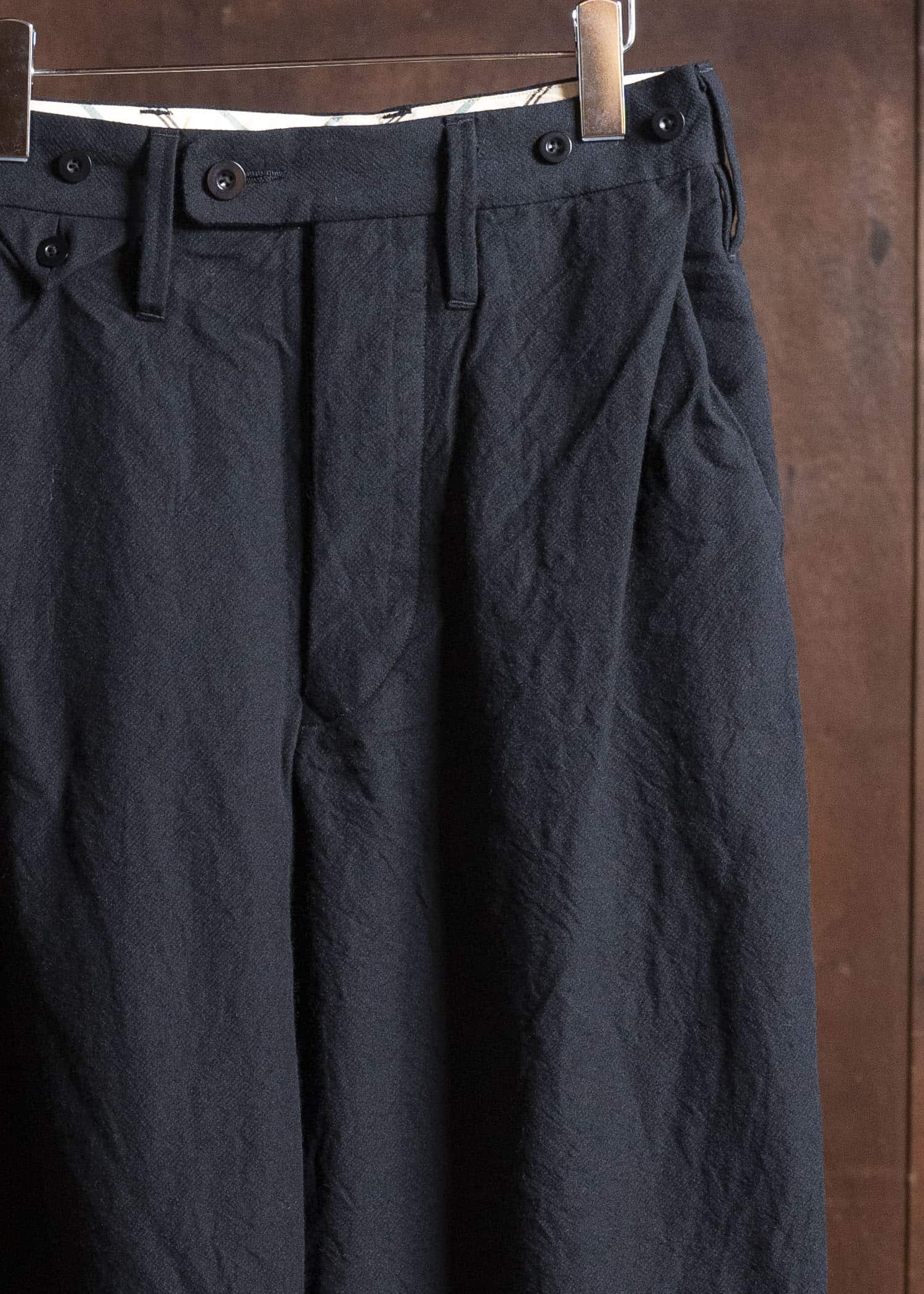 KLASICA 25F-TRS-B13 LINDBERG II - ax Side Tucked Wide Straight Trousers COAL BLACK