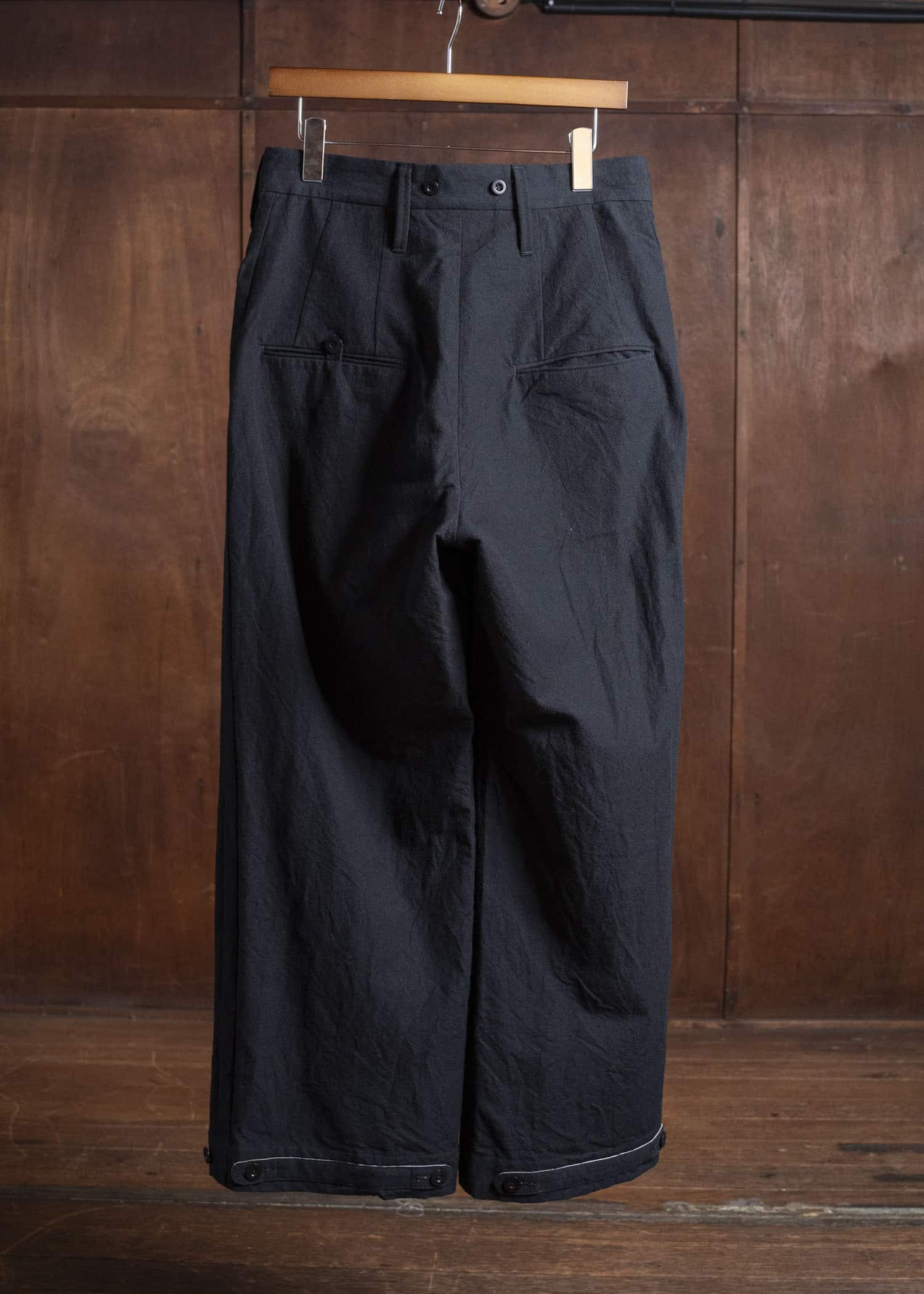 KLASICA 25F-TRS-B13 LINDBERG II - ax Side Tucked Wide Straight Trousers COAL BLACK