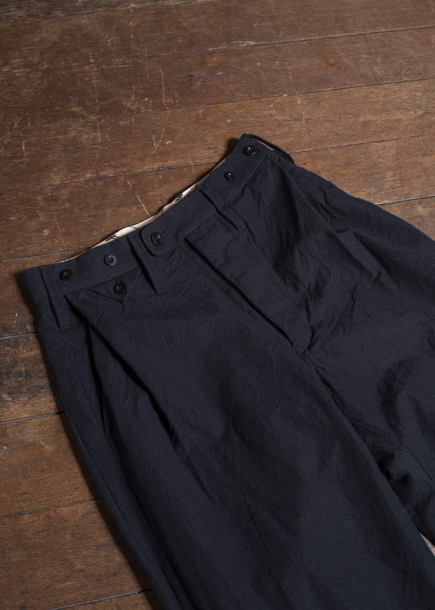 KLASICA 25F-TRS-B13 LINDBERG II - ax Side Tucked Wide Straight Trousers COAL BLACK